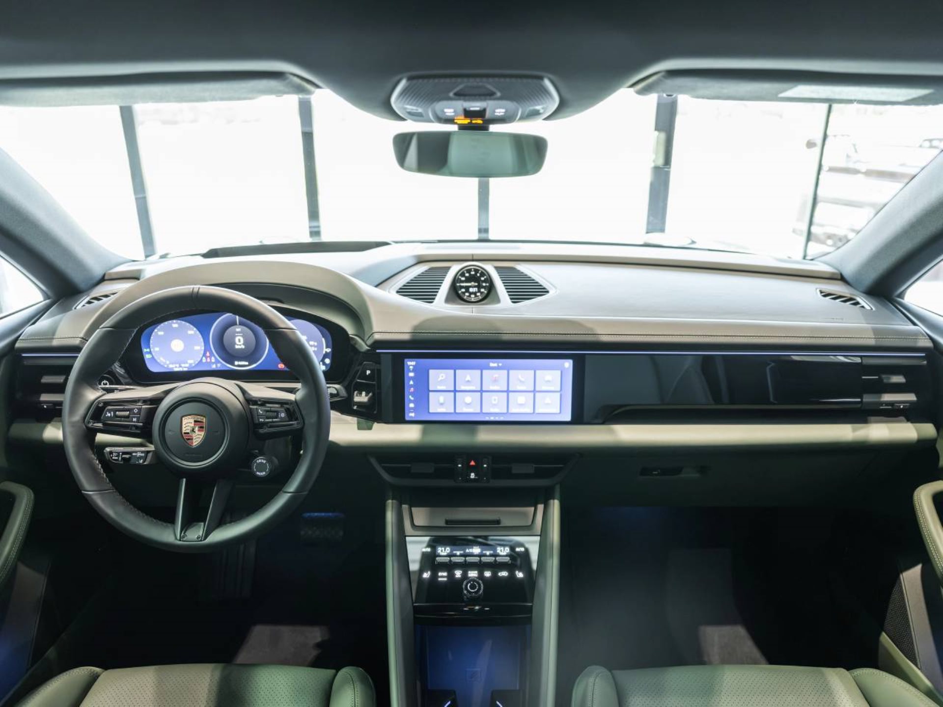 PORSCHE Macan 4-image-15