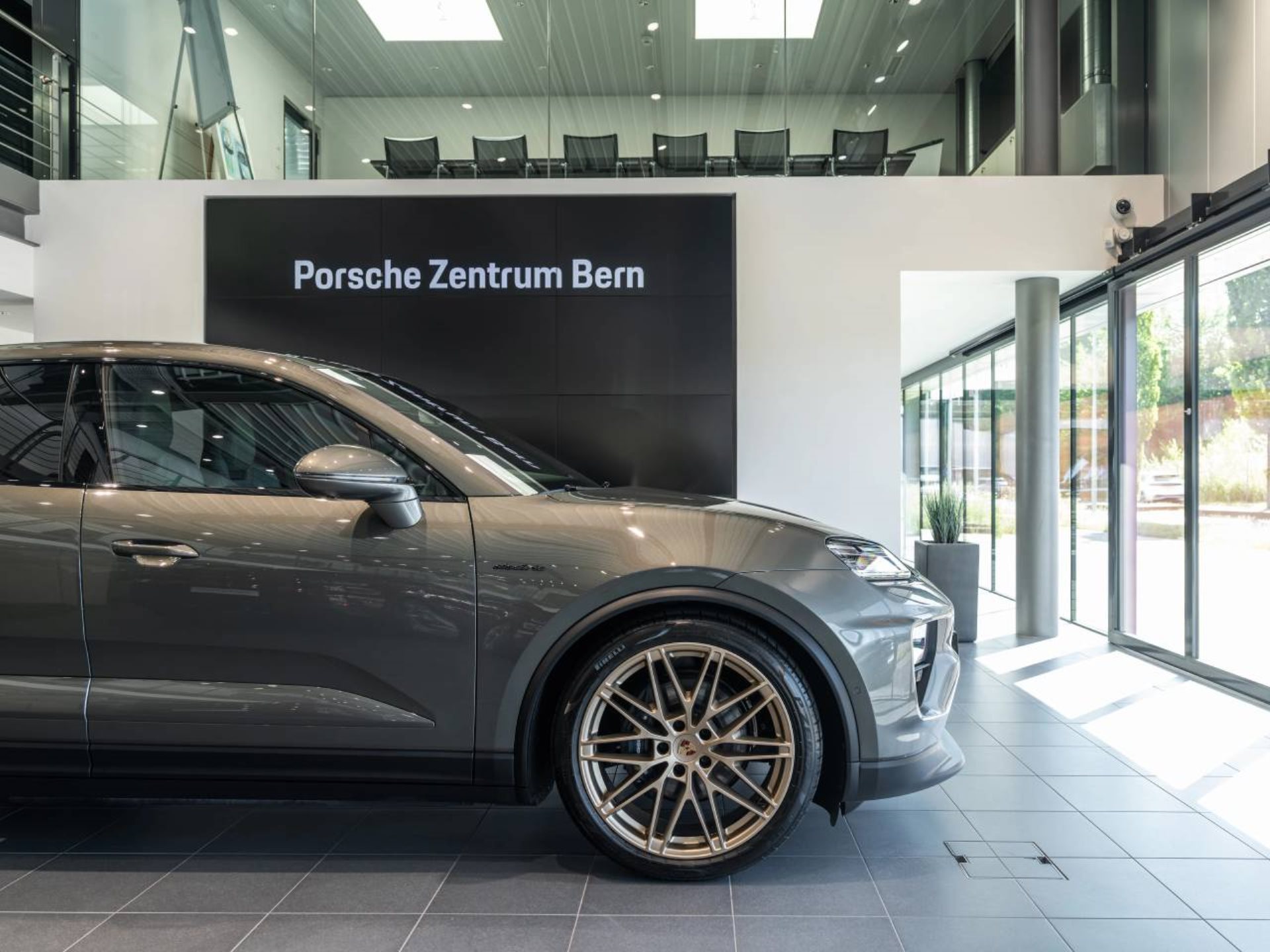 PORSCHE Macan 4-image-12