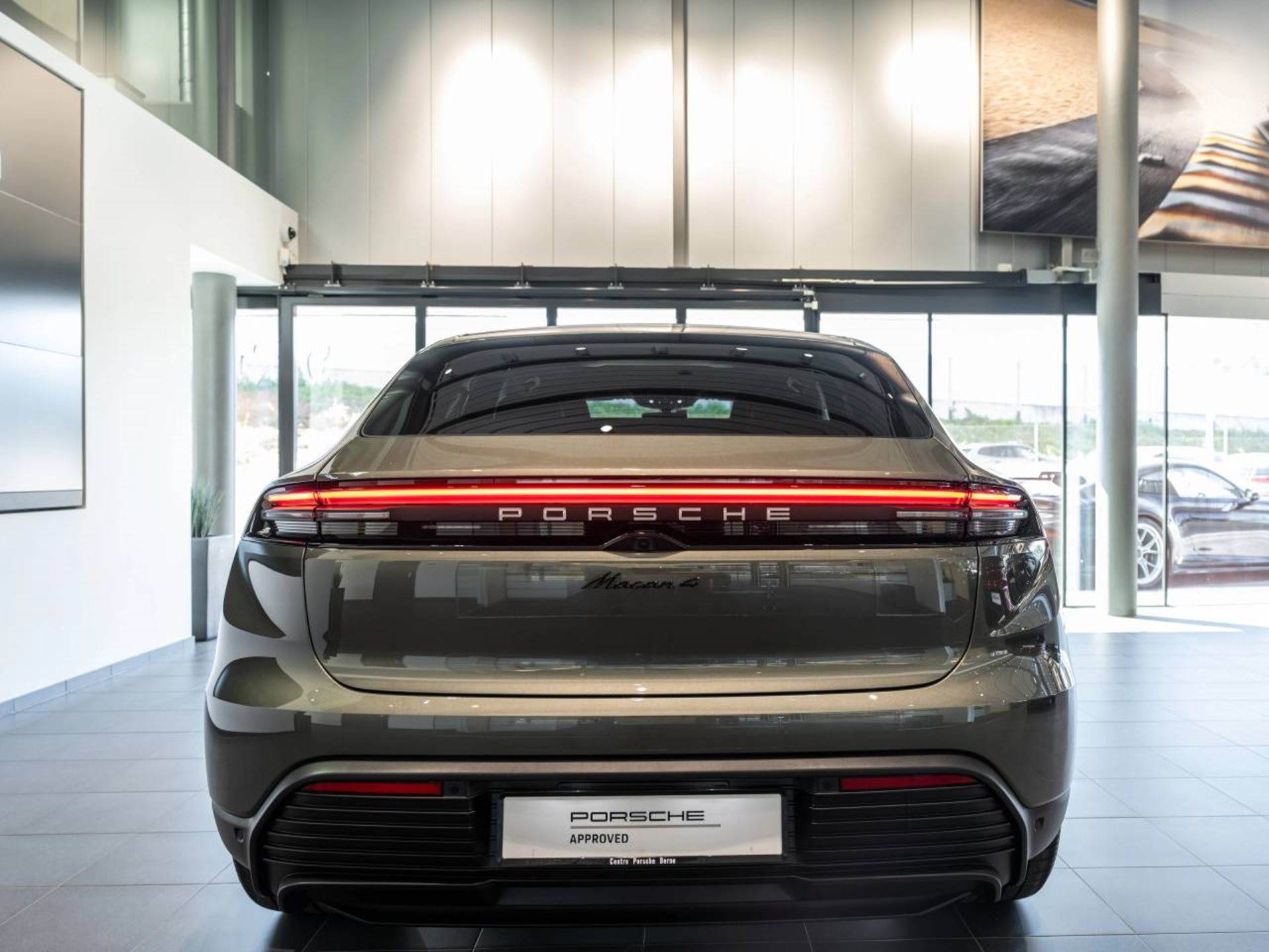 PORSCHE Macan 4-image-5