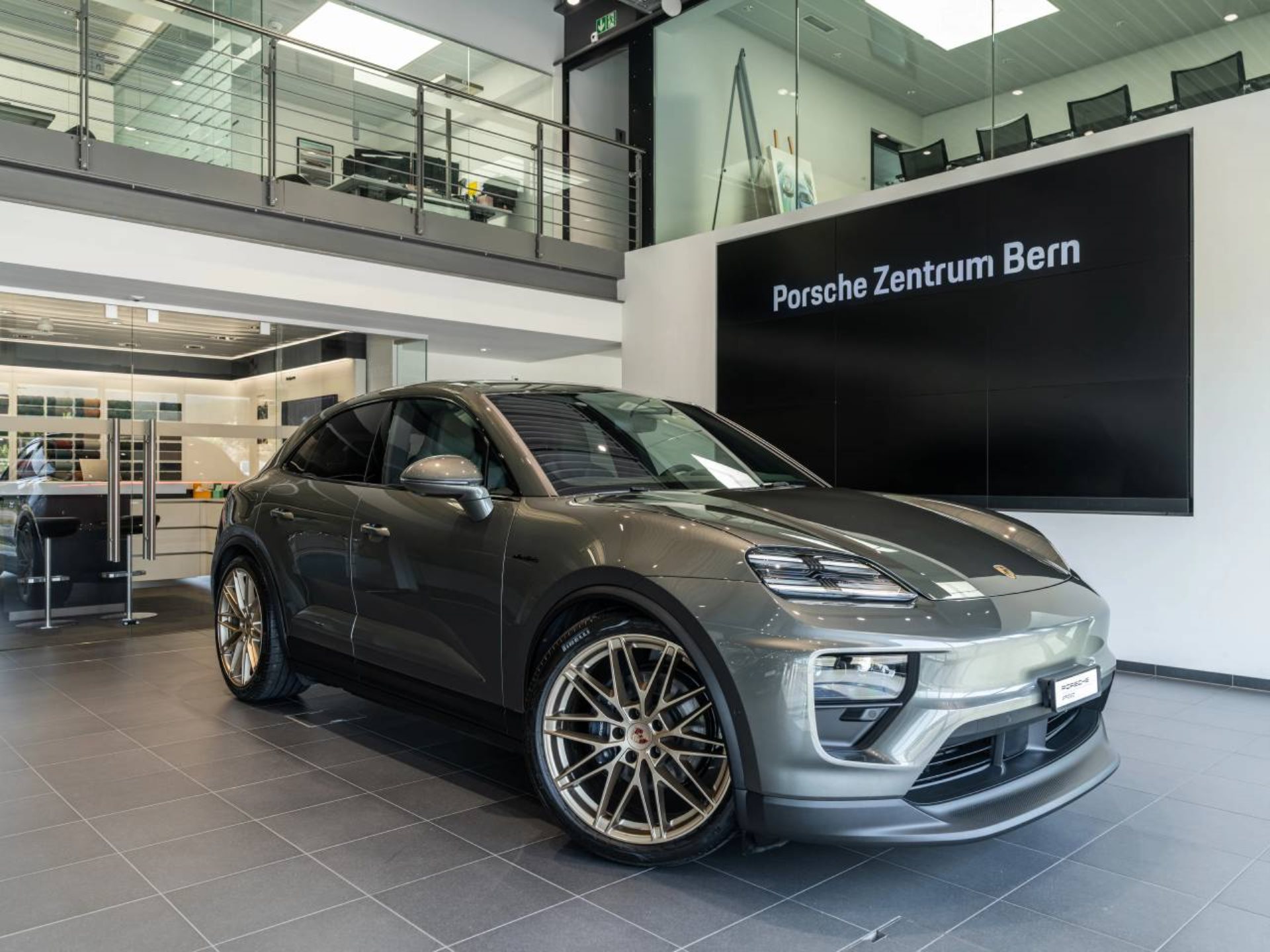 PORSCHE Macan 4-image-0