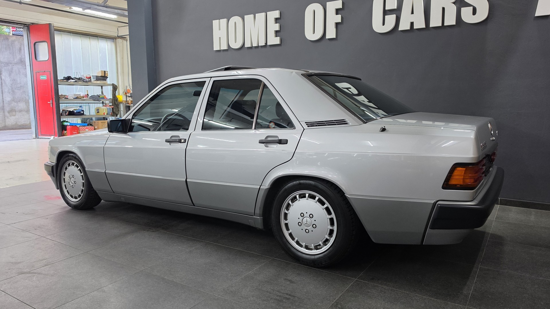 MERCEDES-BENZ 190 E 2.6 Handschalter-image-6