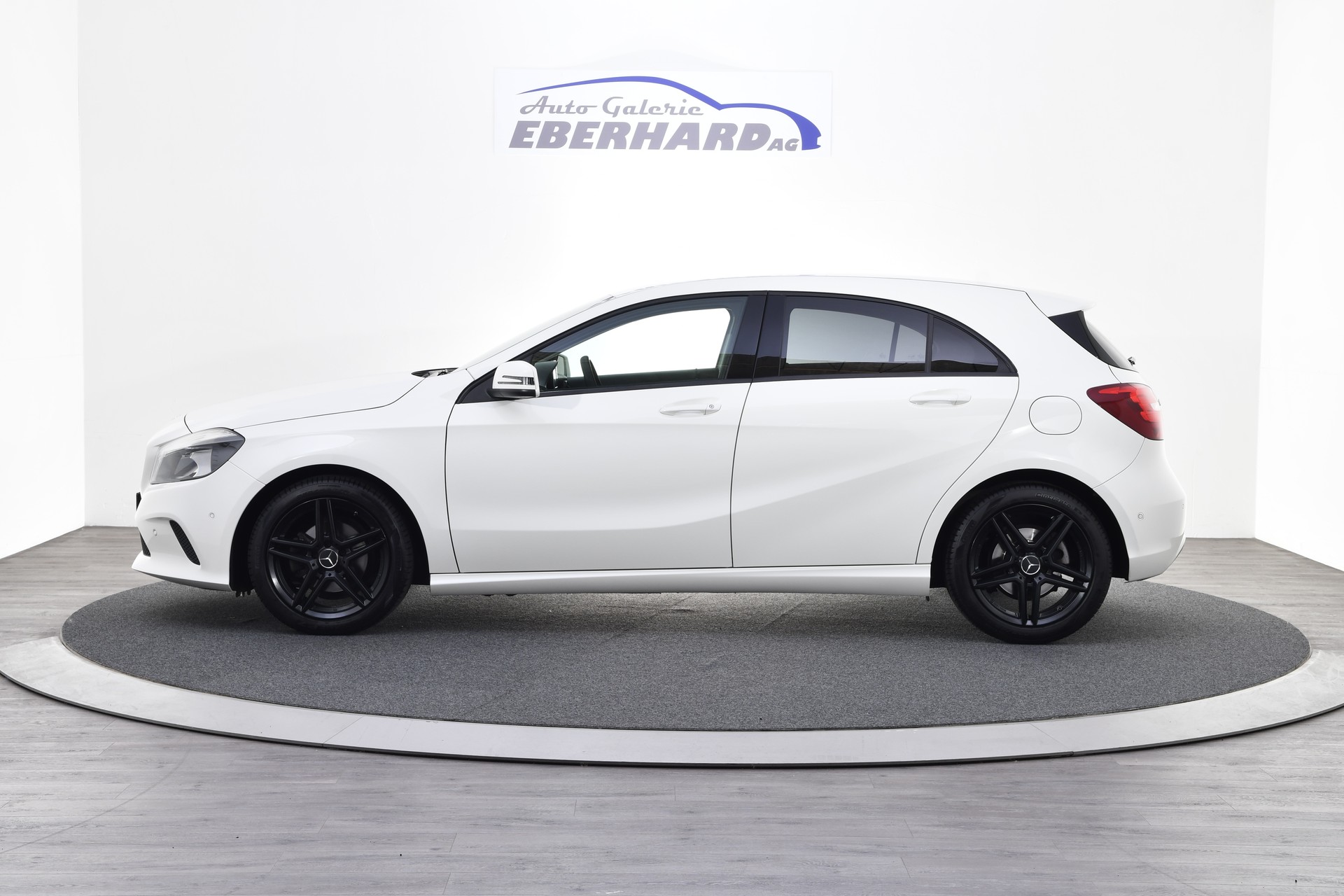MERCEDES-BENZ A 160-showroom-element-1