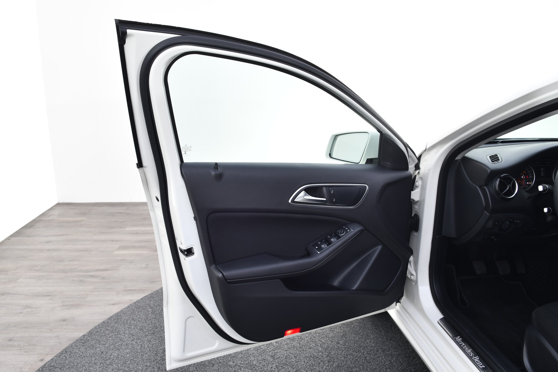 MERCEDES-BENZ A 160-image-8
