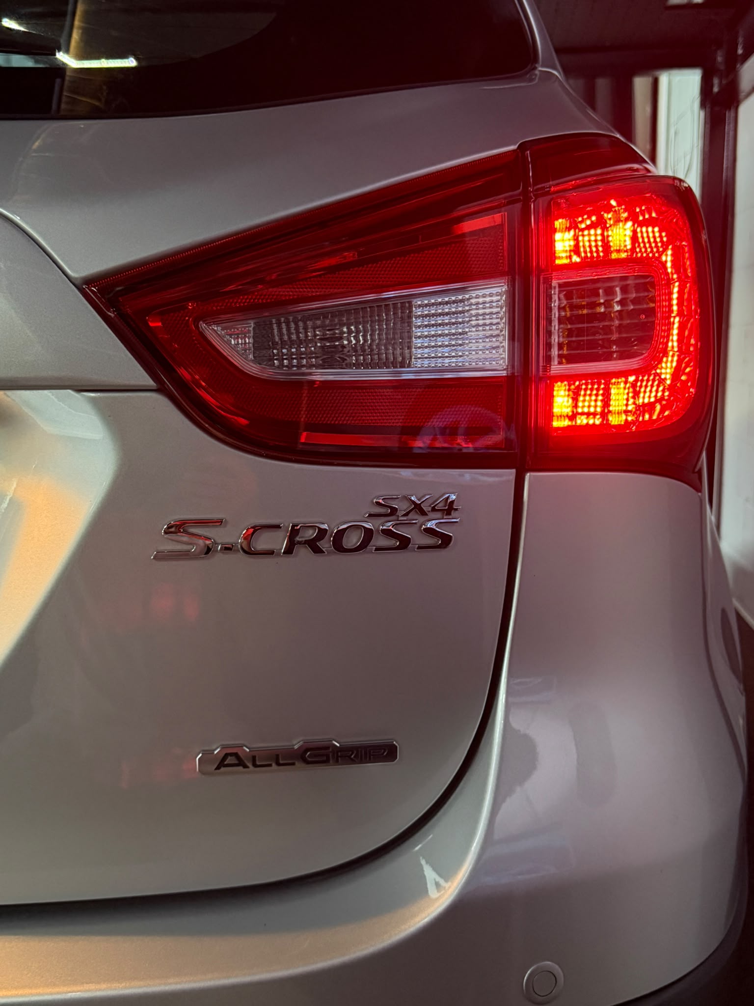 SUZUKI SX4 S-Cross 1.4 16V Piz Sulai 4WD Automatic / Aus Erster Hand / CH- Fahrzeug-image-10