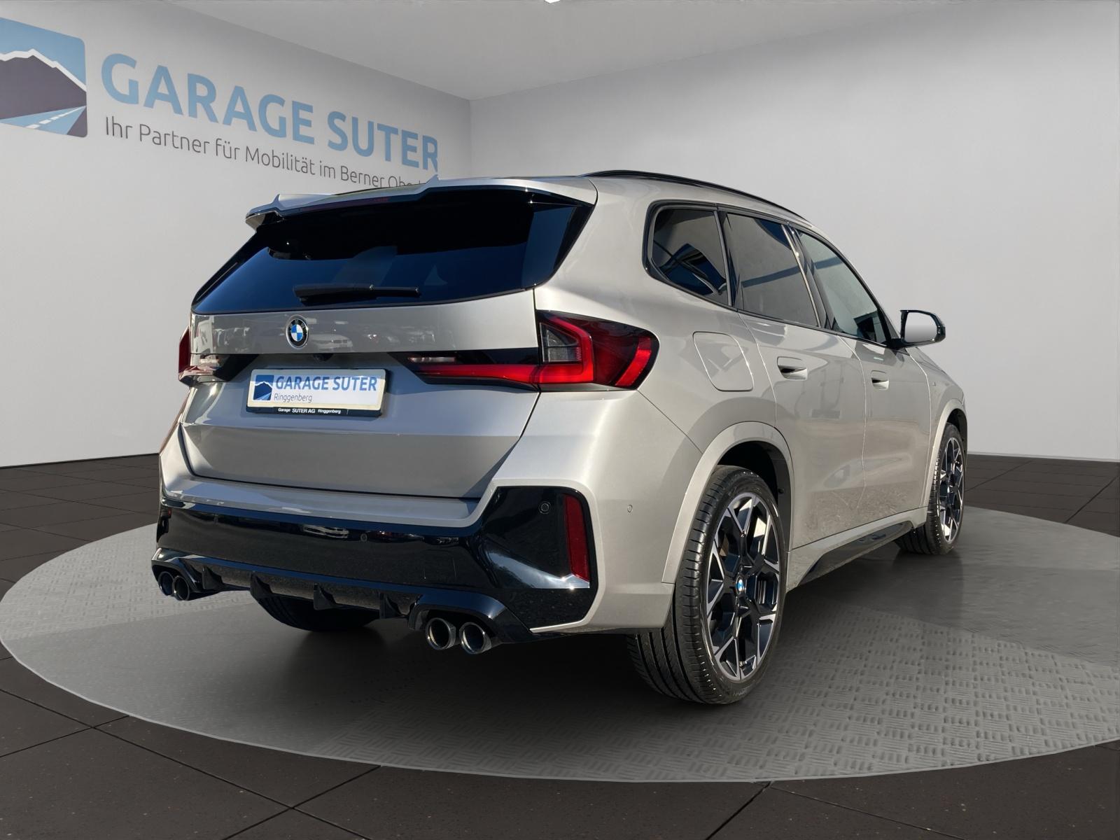 BMW X1 M35i-showroom-element-3