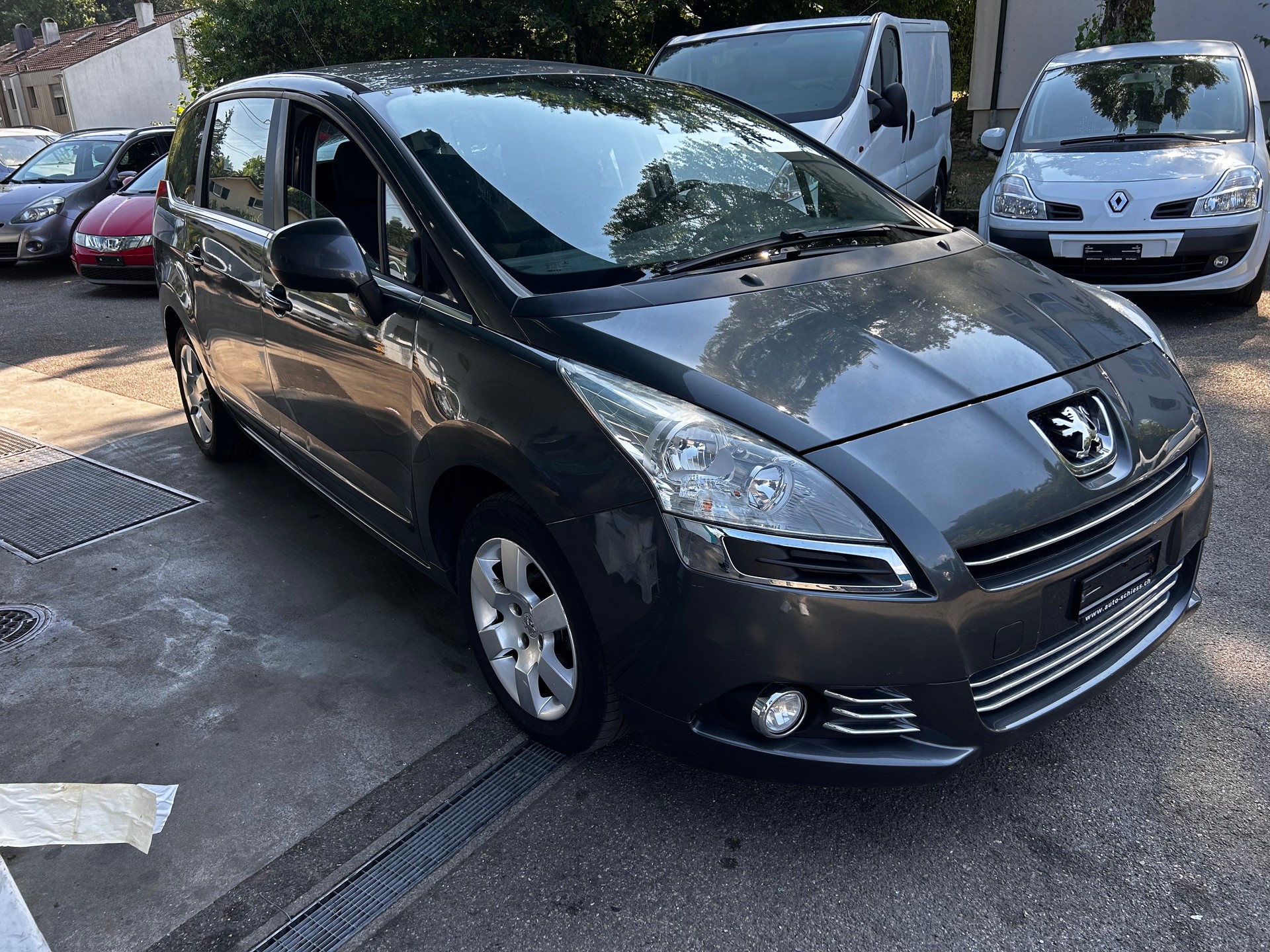 PEUGEOT 5008-image-2