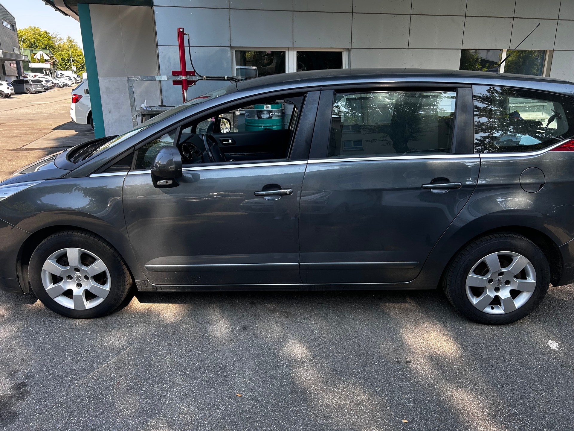 PEUGEOT 5008-image-6