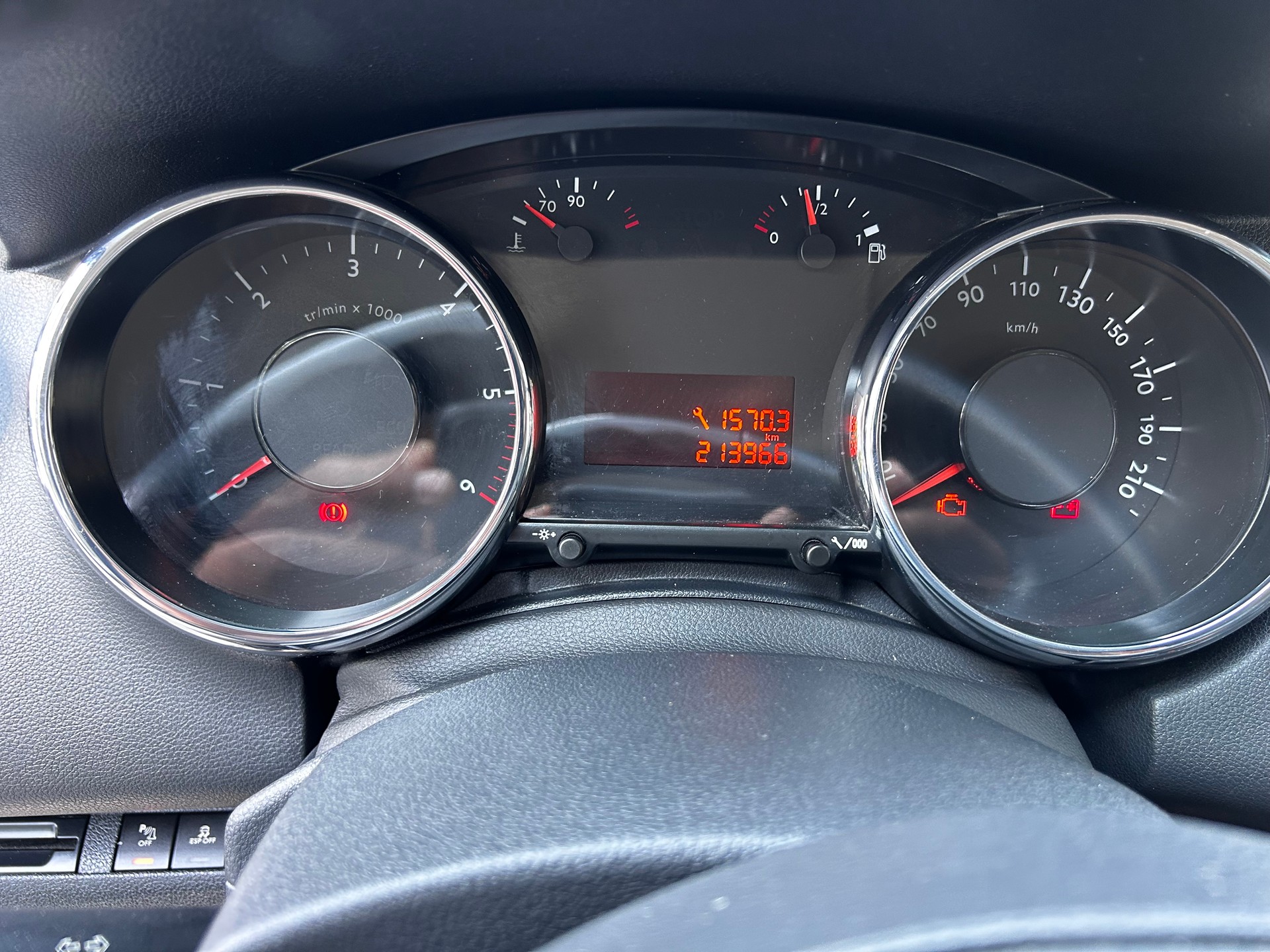 PEUGEOT 5008-image-10