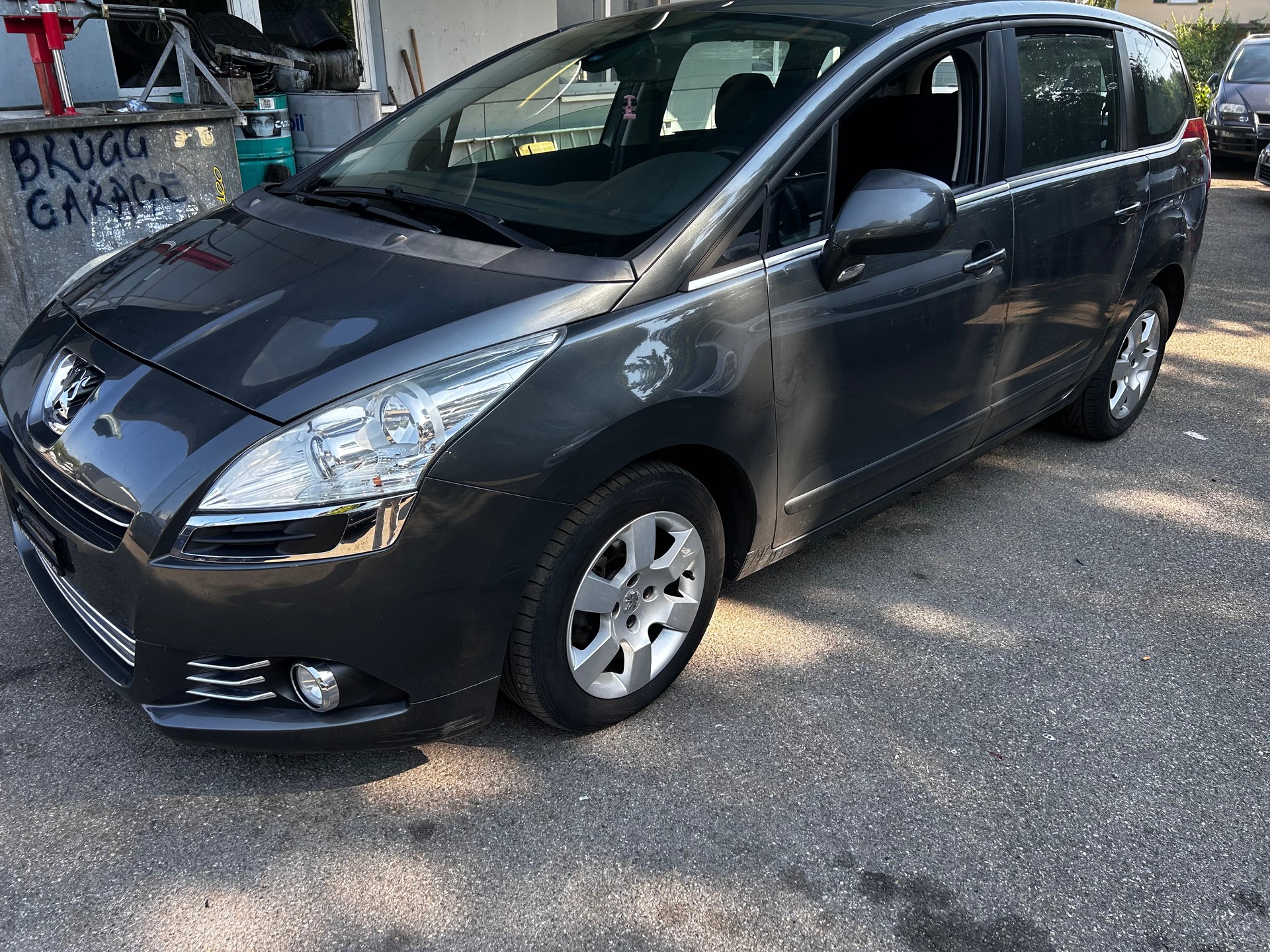 PEUGEOT 5008-image-1