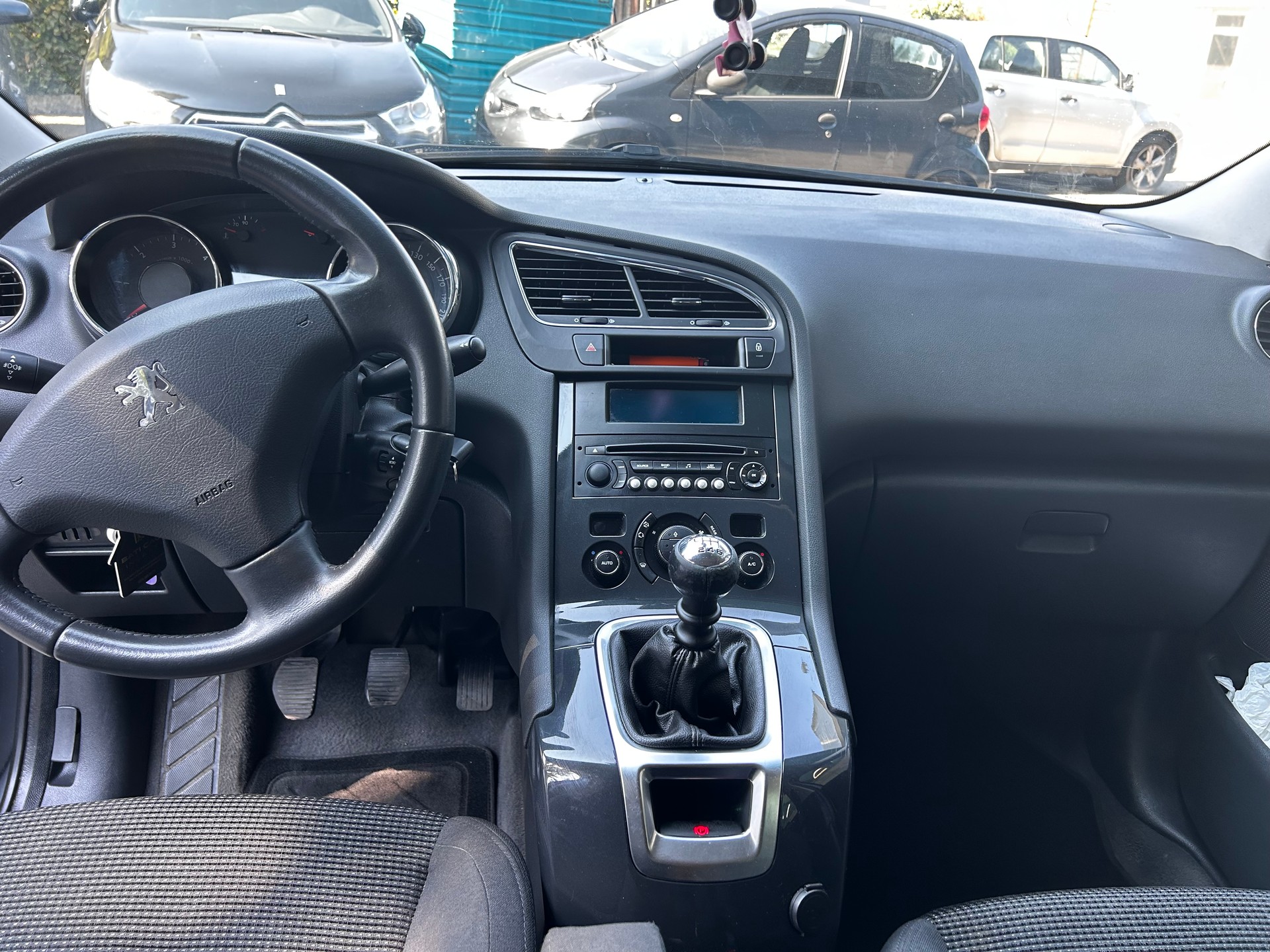 PEUGEOT 5008-image-9