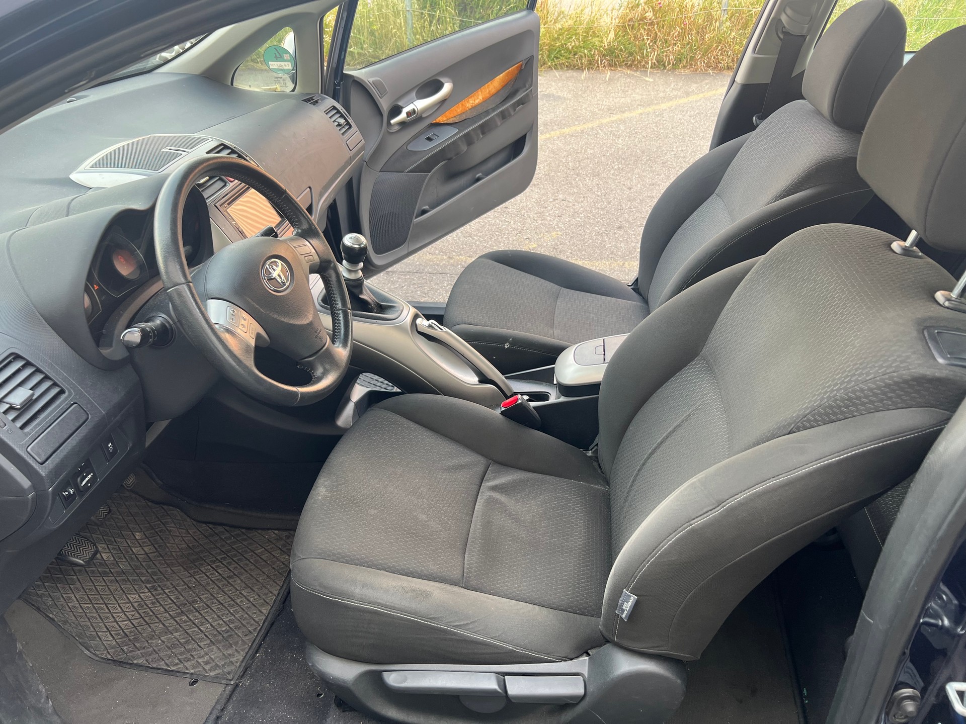 TOYOTA Auris 2.2 D-4D CleanPower Linea Sol Premium-image-8