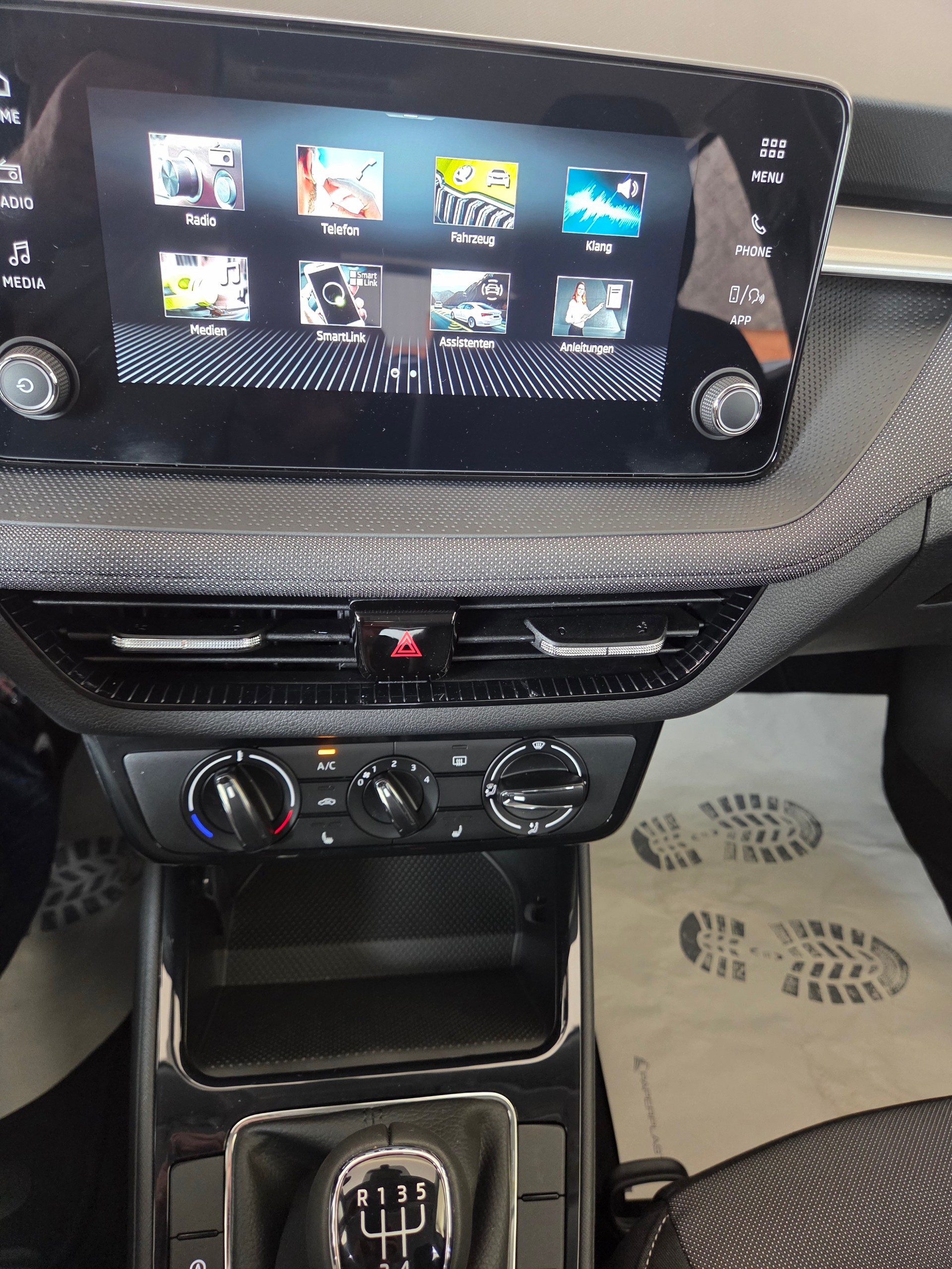SKODA Fabia 1.0 TSI Selection-image-5
