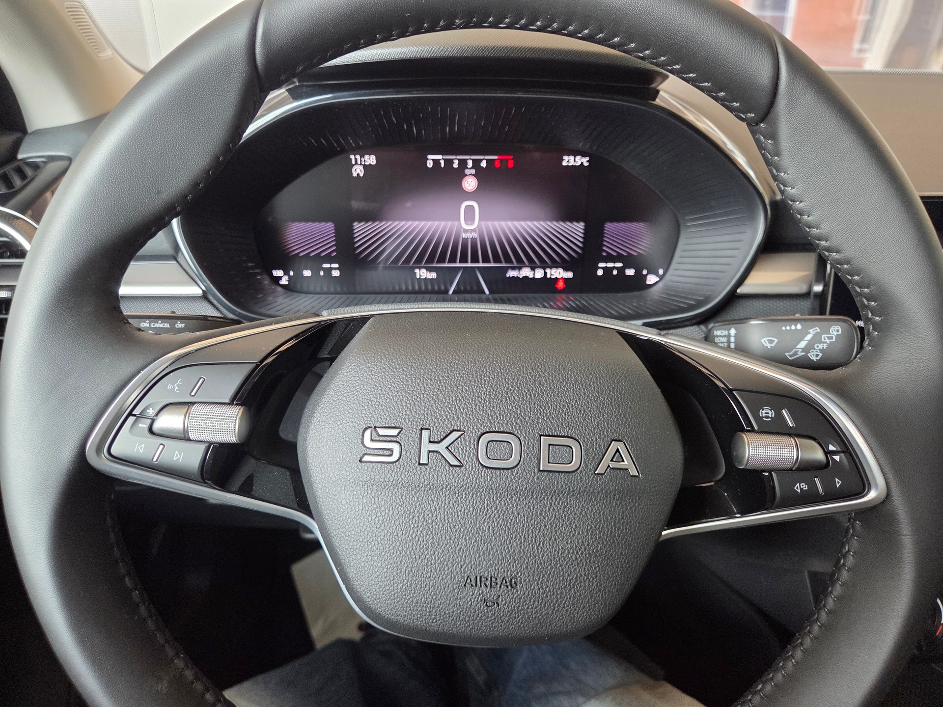 SKODA Fabia 1.0 TSI Selection-image-2