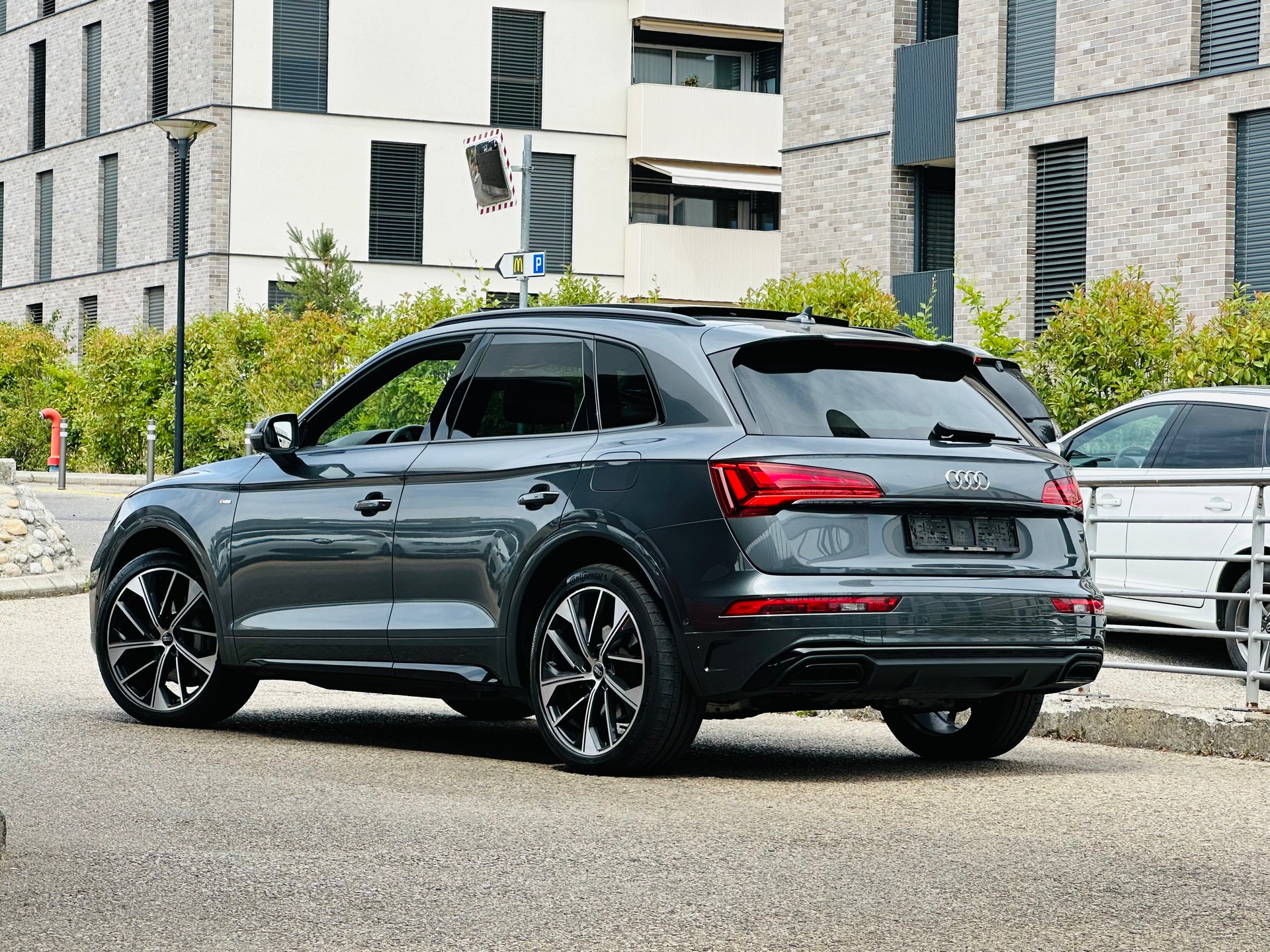 AUDI Q5 55 TFSI e PHEV S line quattro S-tronic-image-11