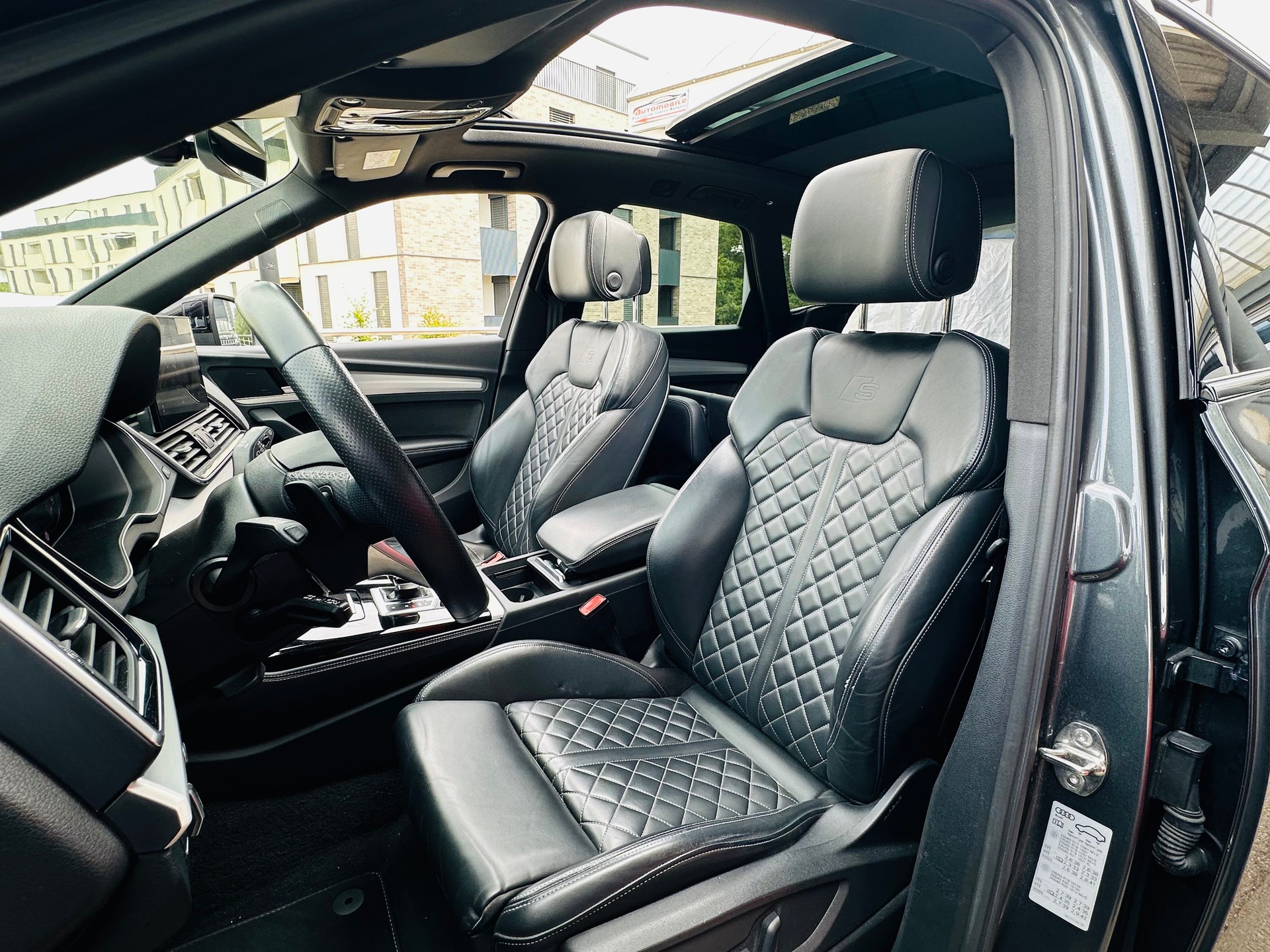 AUDI Q5 55 TFSI e PHEV S line quattro S-tronic-image-13