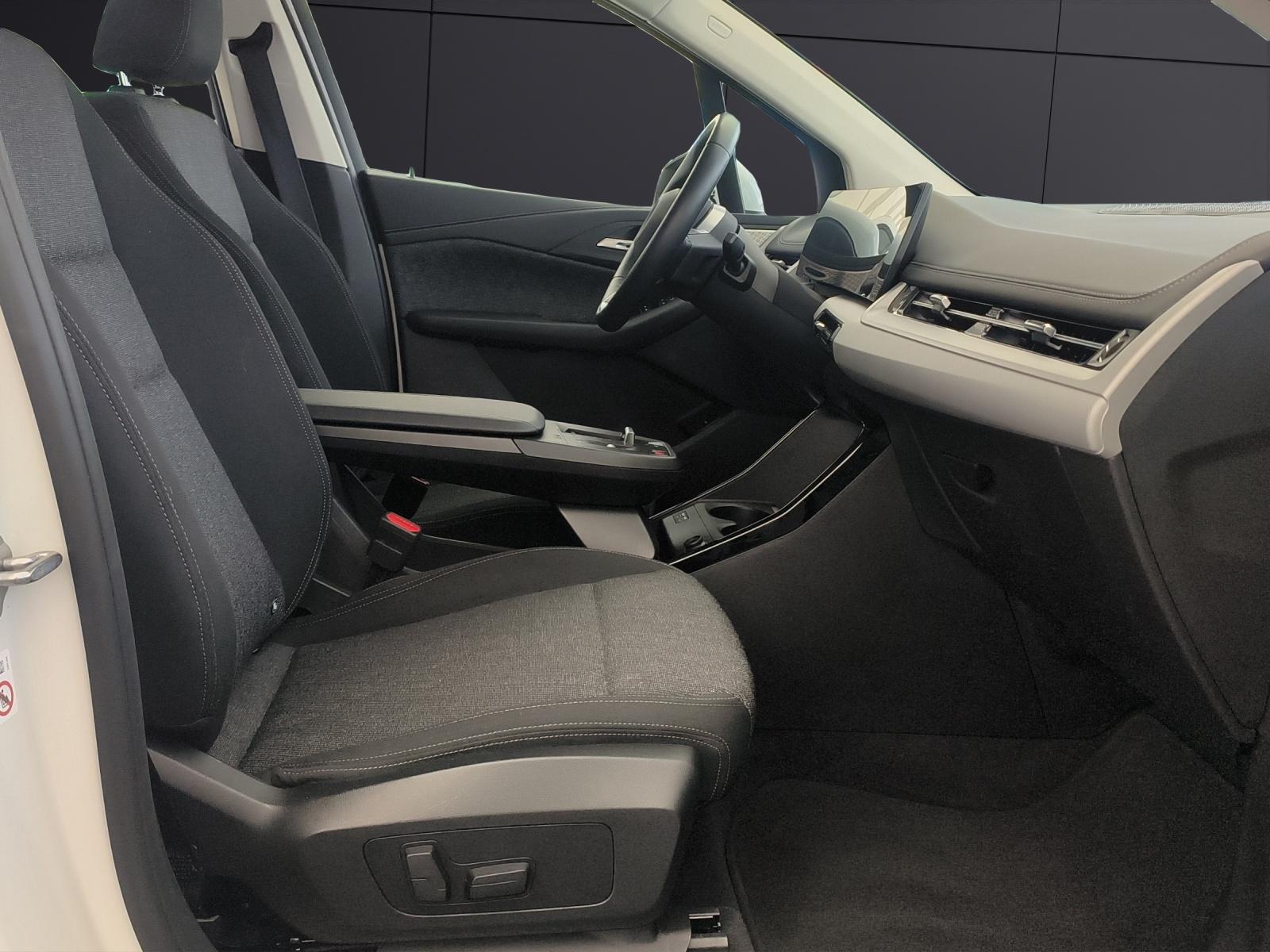 BMW 225e xDrive Active Tourer-image-14