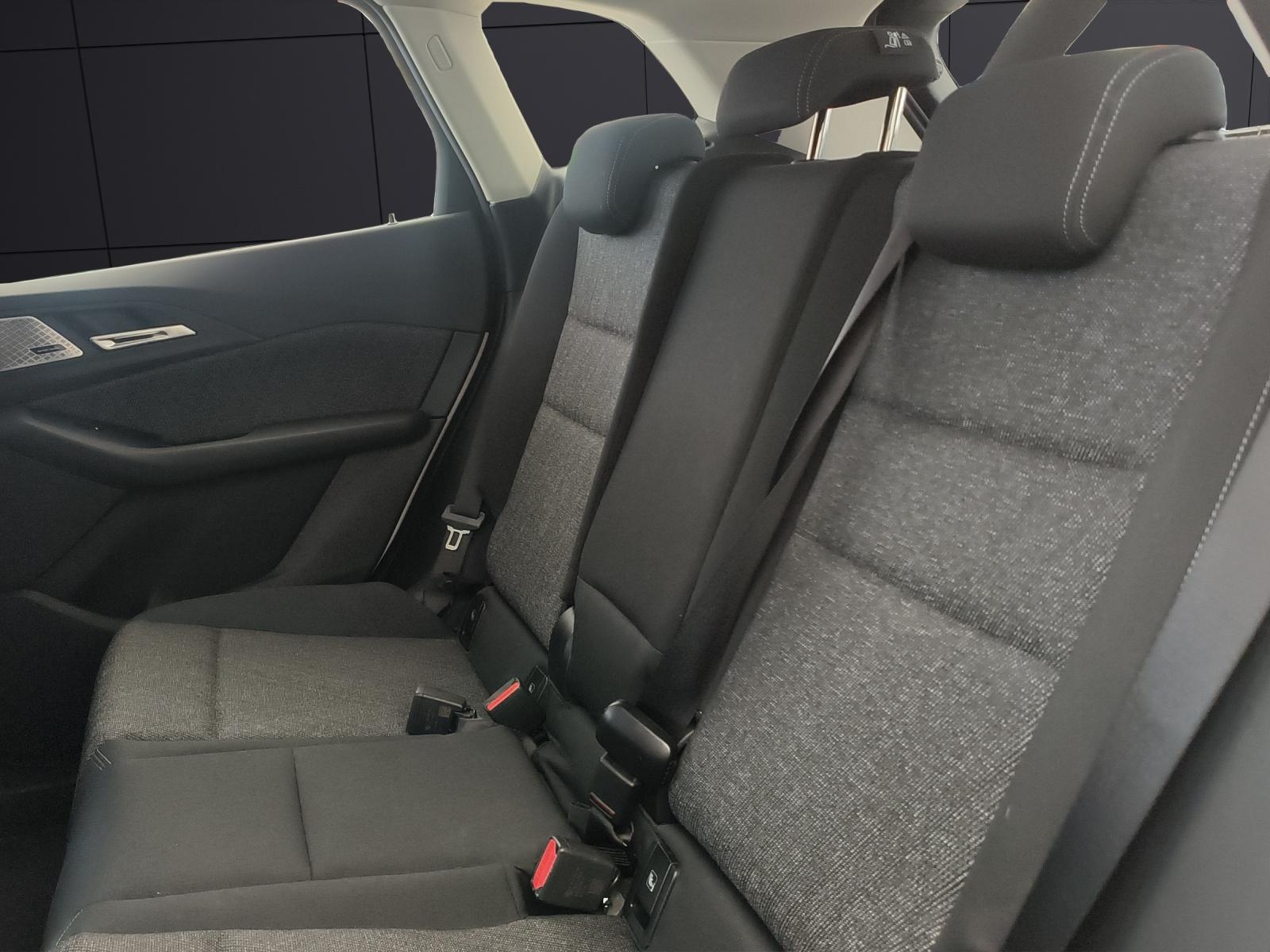 BMW 225e xDrive Active Tourer-image-12