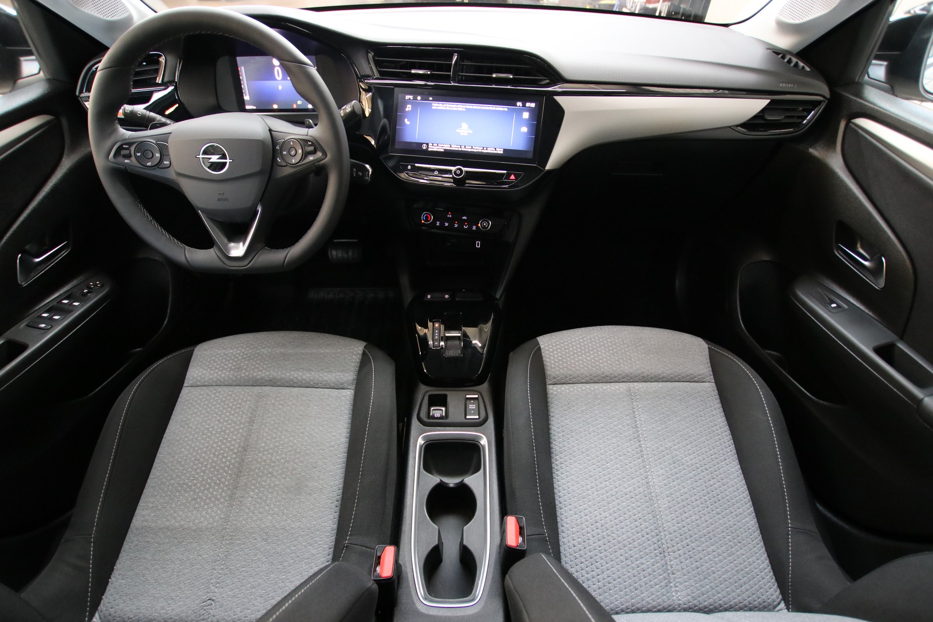 OPEL Corsa 1.2 TP Edition A-image-9