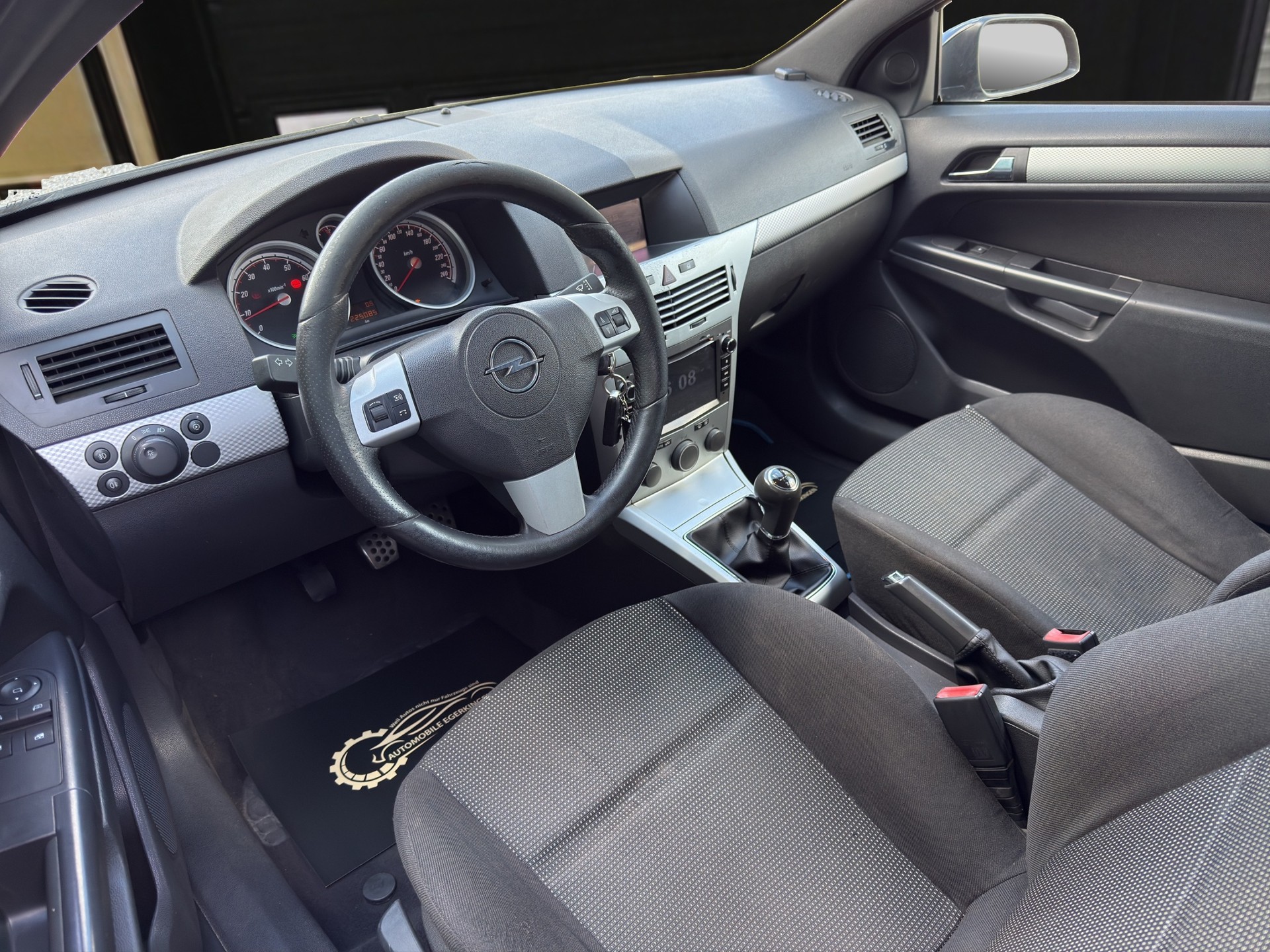 OPEL Astra GTC 2.0i 16V Turbo Sport-image-8