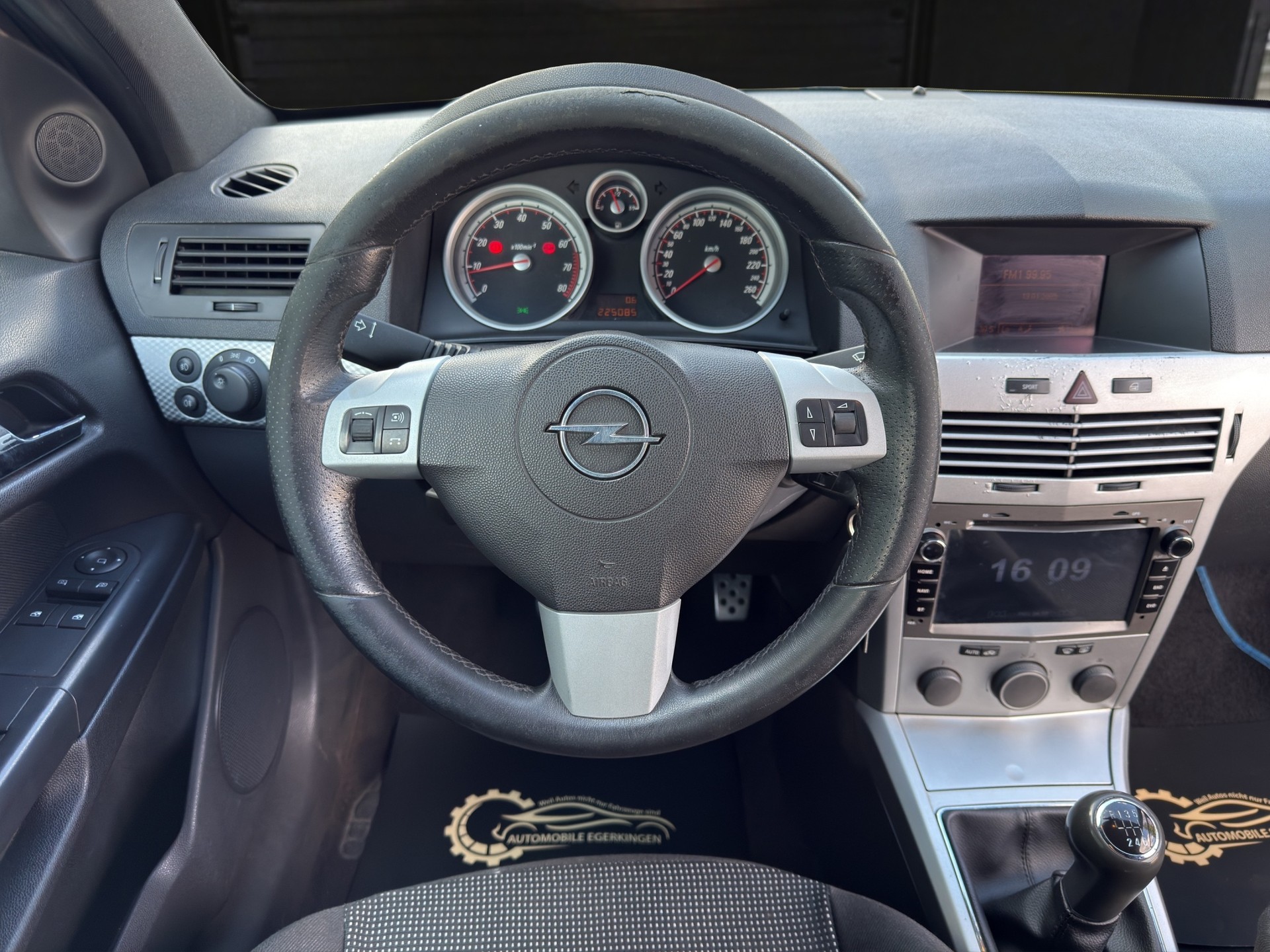 OPEL Astra GTC 2.0i 16V Turbo Sport-image-11