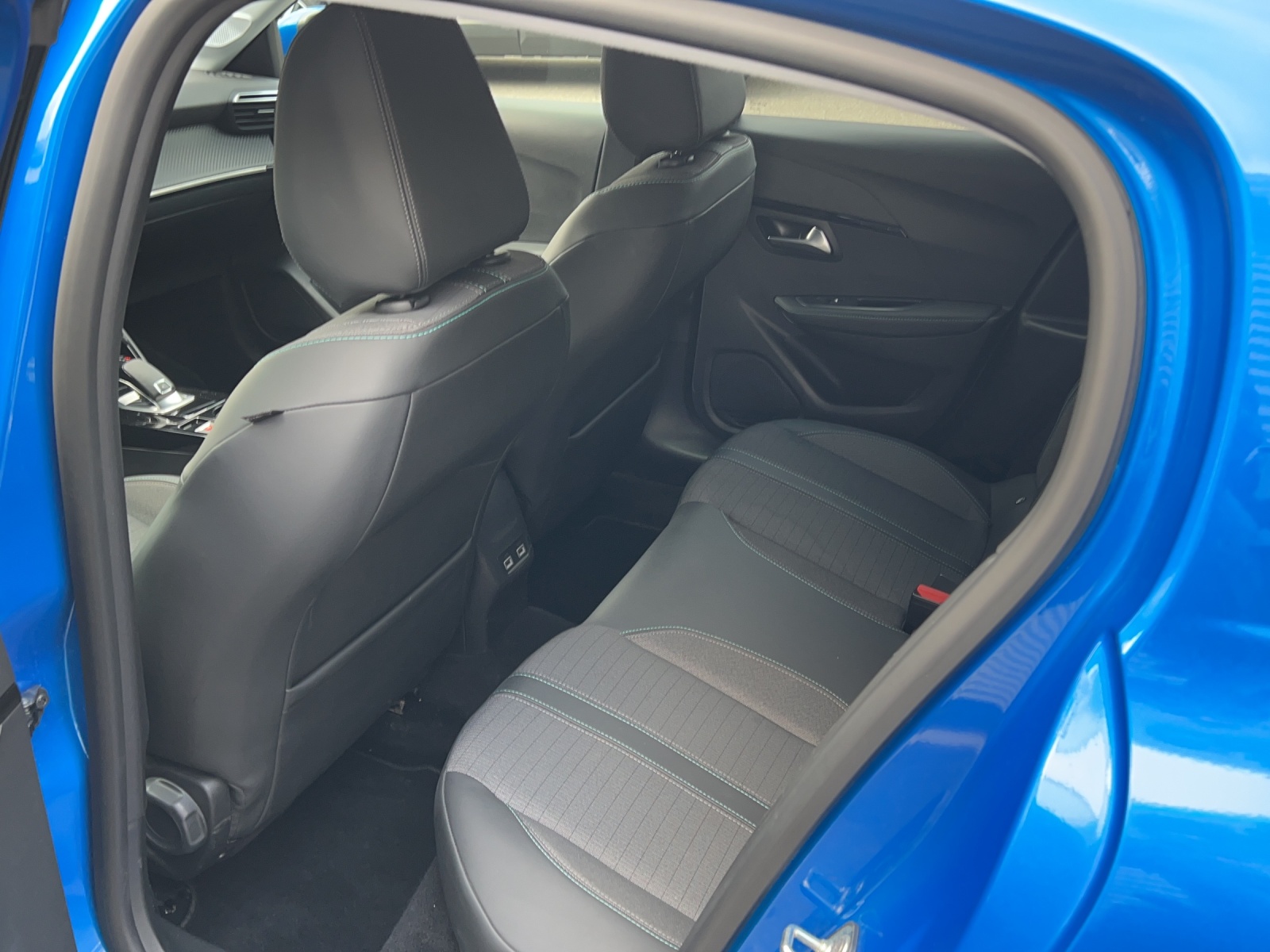 PEUGEOT 208 1.2 PureTech 130 Allure Pack-image-4
