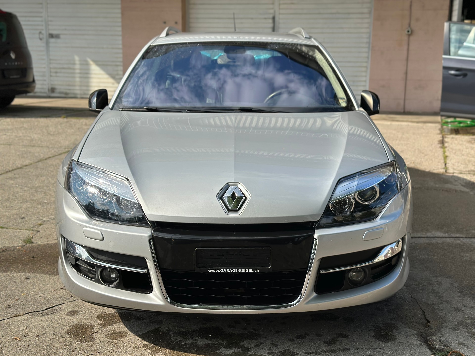 RENAULT Laguna Grandtour 2.0 16V T Dynamique Automatic-image-0