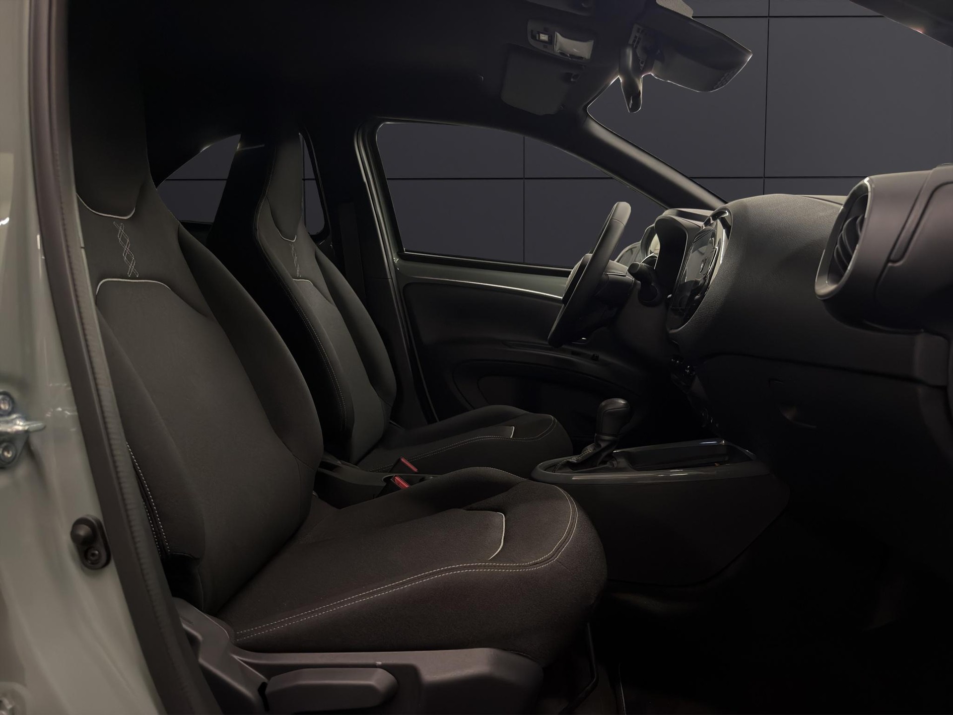 TOYOTA Aygo X 1.5 VVT-i HSD Trend-image-9