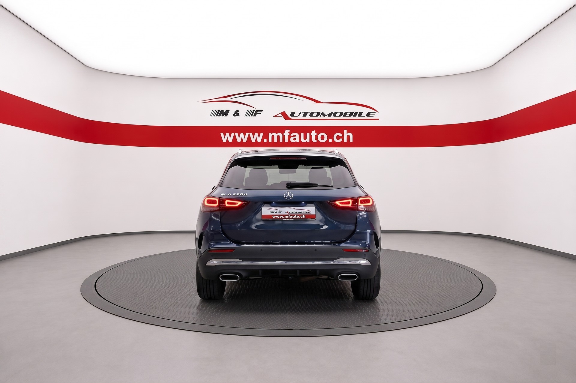 MERCEDES-BENZ GLA 220 d AMG Line * CH FAHRZEUG *-image-4