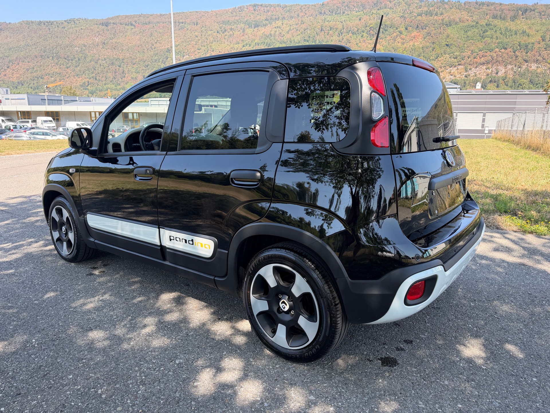FIAT HYBRIDE CROSS 70 PS !! 1.0 MHEV. CH WAGEN. HAGELSCHADEN. PREIS 9`900.--showroom-element-1