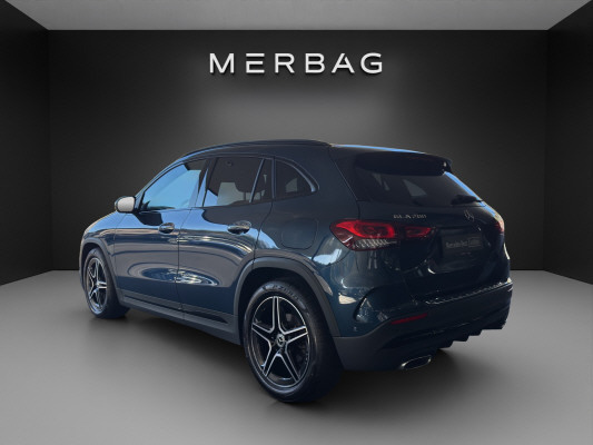 MERCEDES-BENZ GLA 200 AMG Line-image-3