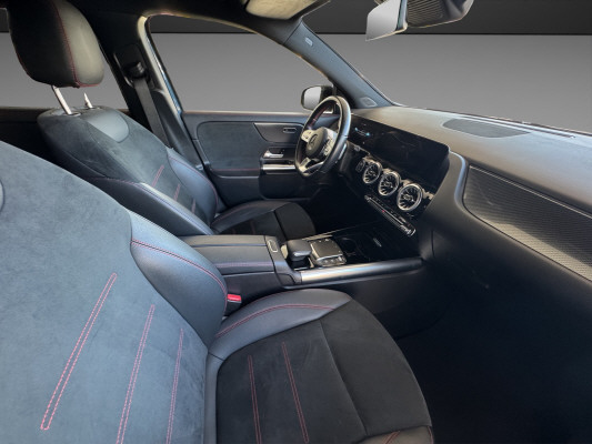 MERCEDES-BENZ GLA 200 AMG Line-image-11