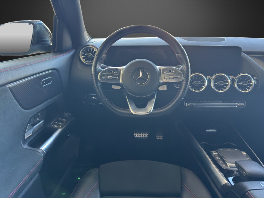 MERCEDES-BENZ GLA 200 AMG Line-image-7
