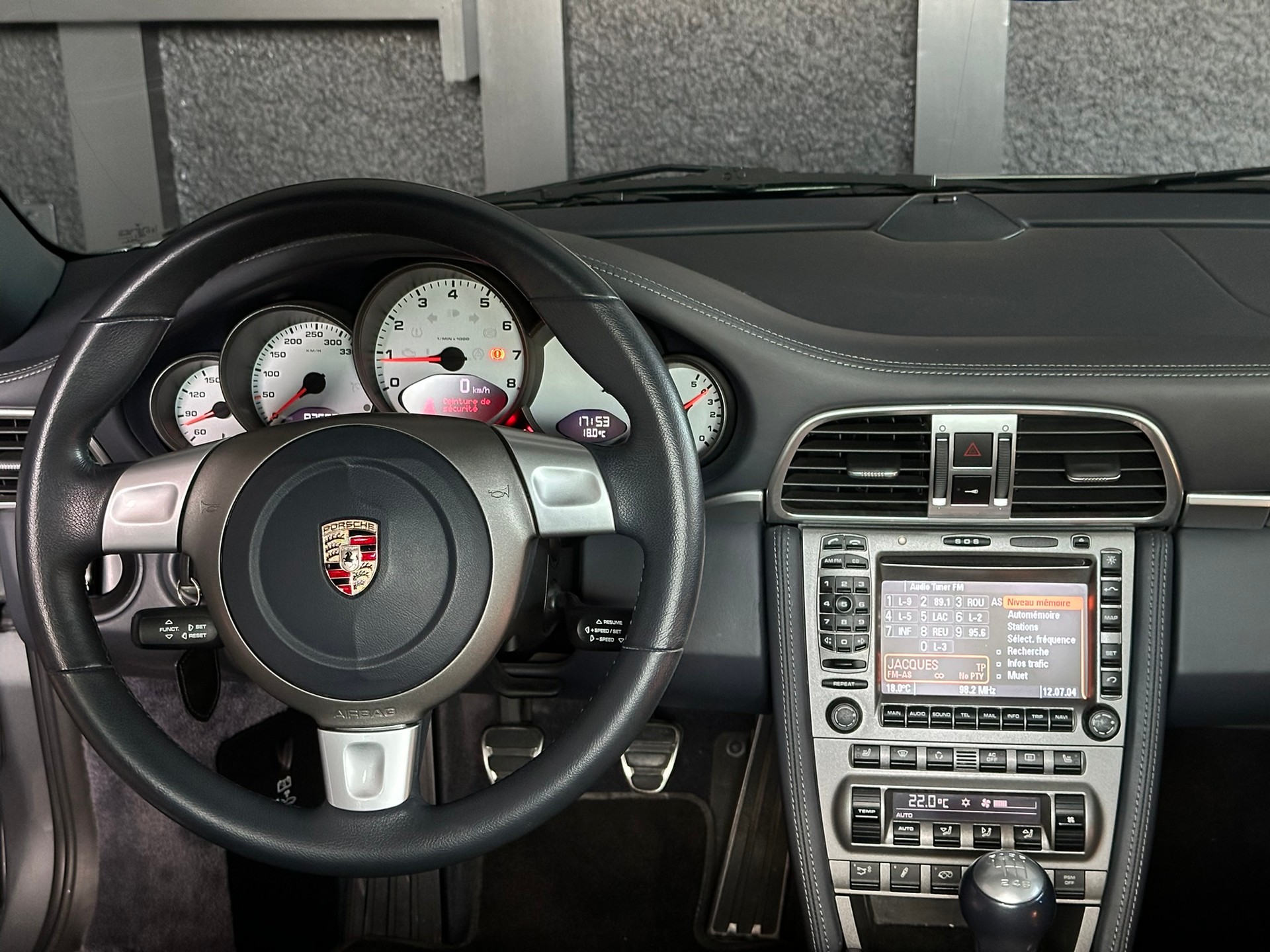 PORSCHE 911 Carrera 4S-image-8