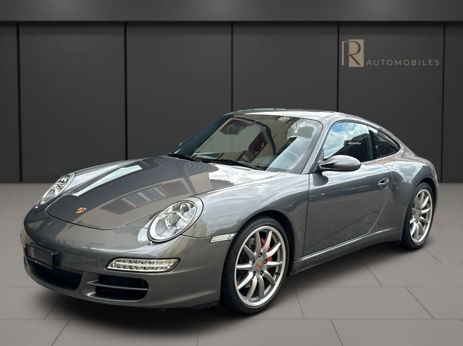 PORSCHE 911 Carrera 4S-image-4