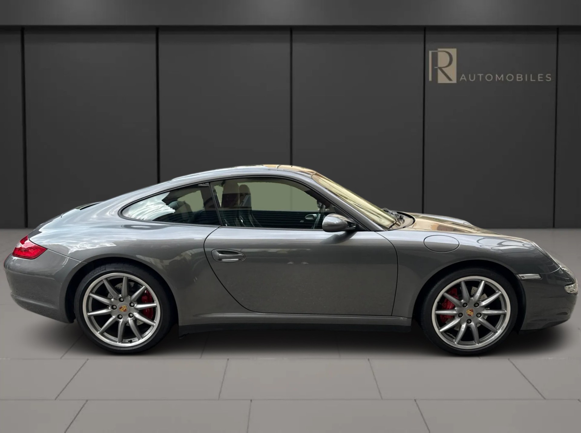 PORSCHE 911 Carrera 4S-showroom-element-1