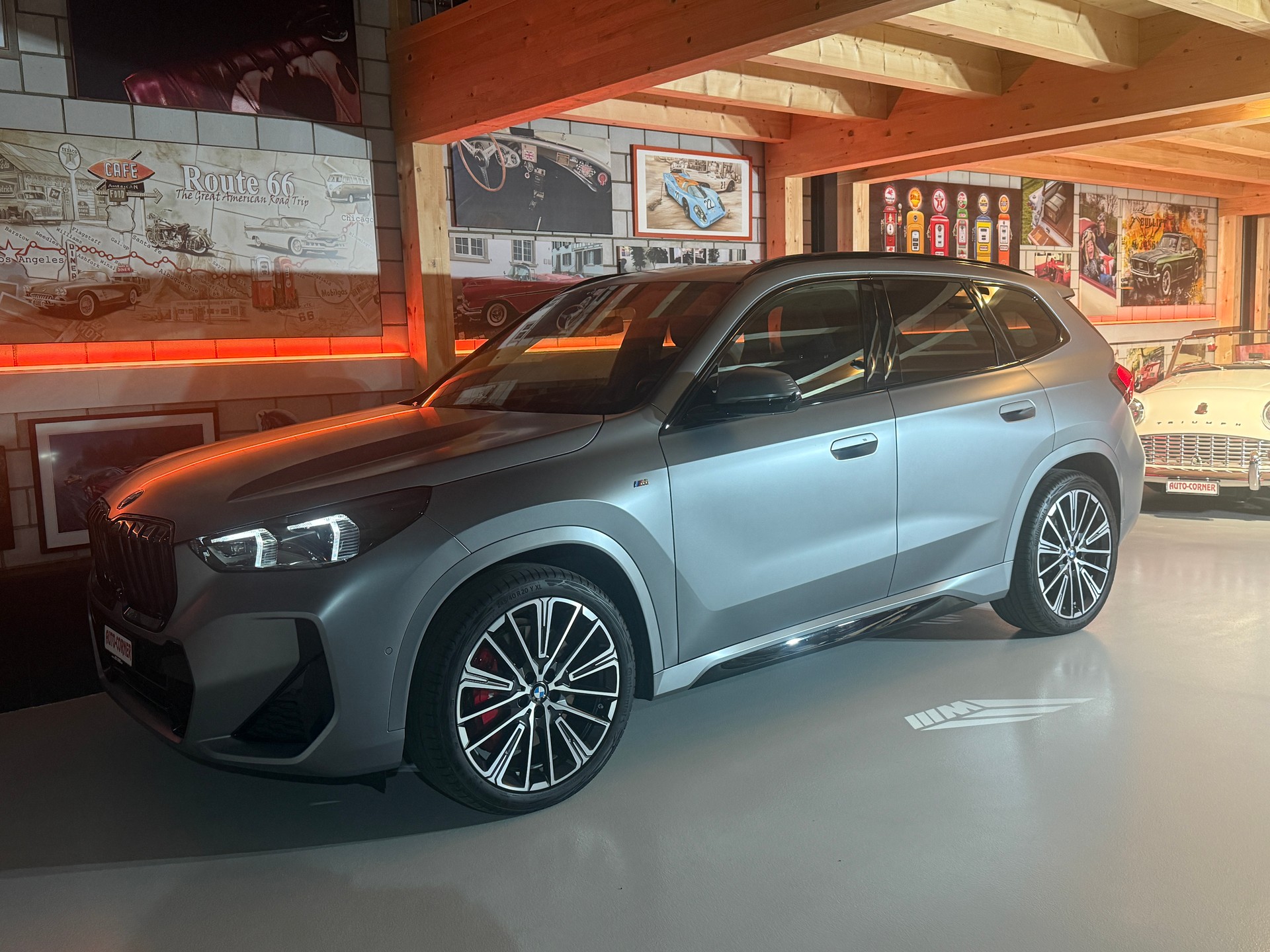 BMW X1 xDrive 23d 48V M Sport Pro 4x4 matt grau mit mega Ausstattung-image-2