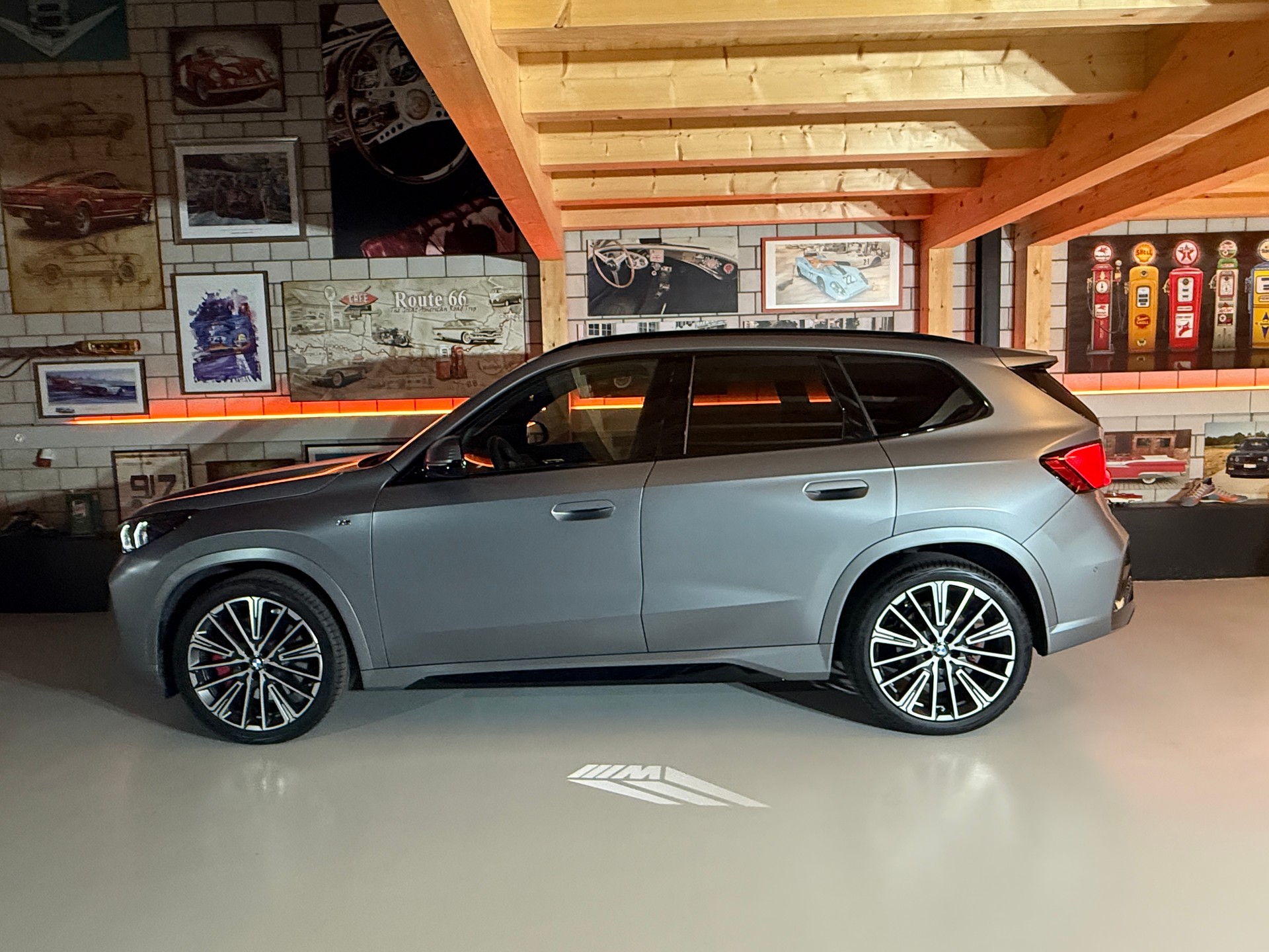 BMW X1 xDrive 23d 48V M Sport Pro 4x4 matt grau mit mega Ausstattung-image-0