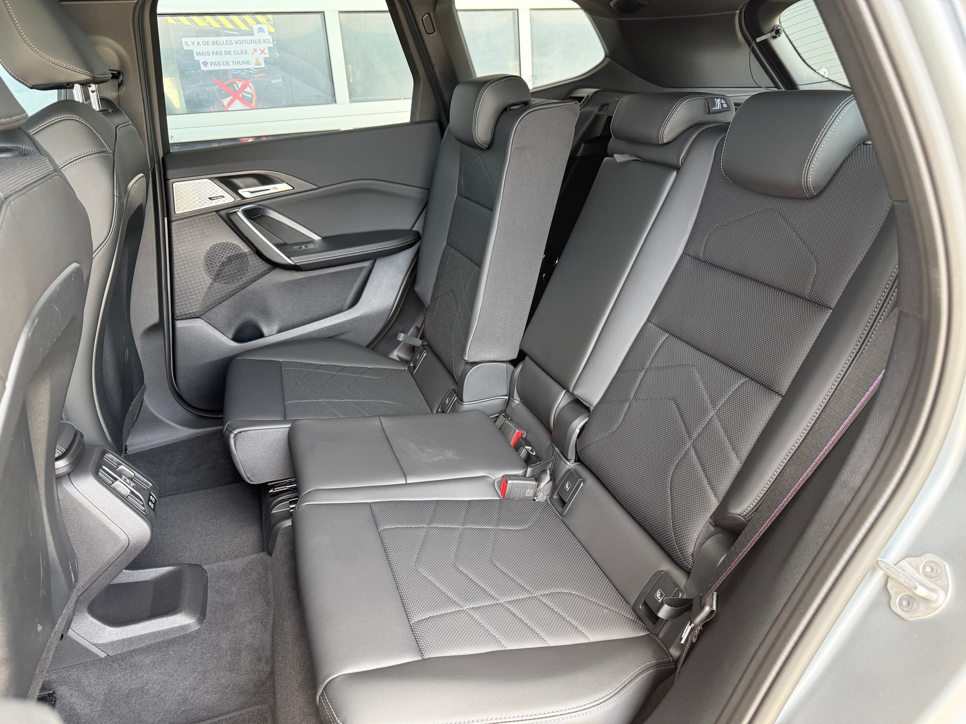 BMW X1 xDrive 23d 48V M Sport Pro 4x4 matt grau mit mega Ausstattung-image-12