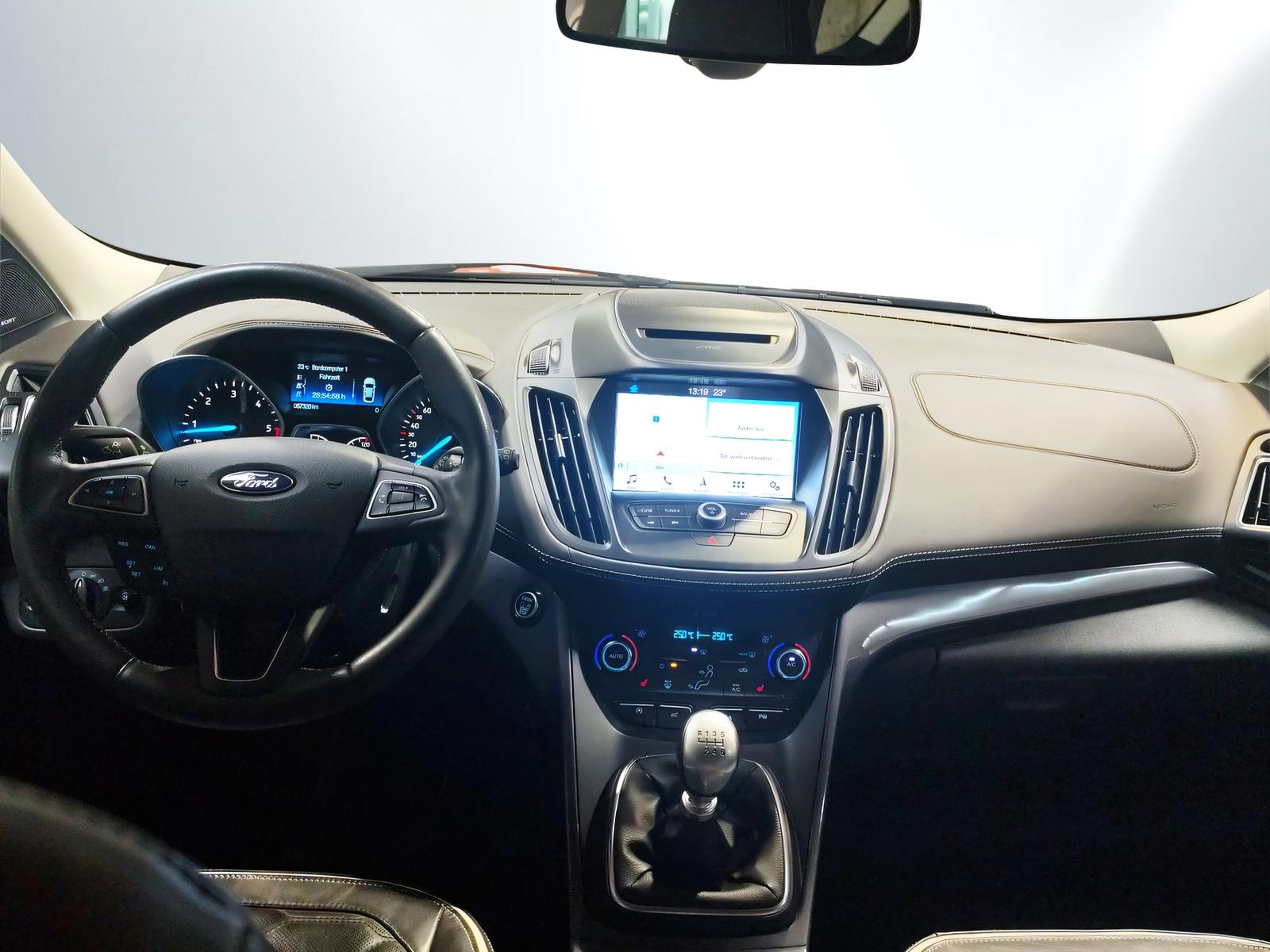 FORD Kuga 2.0 TDCi 150 Vignale-image-9