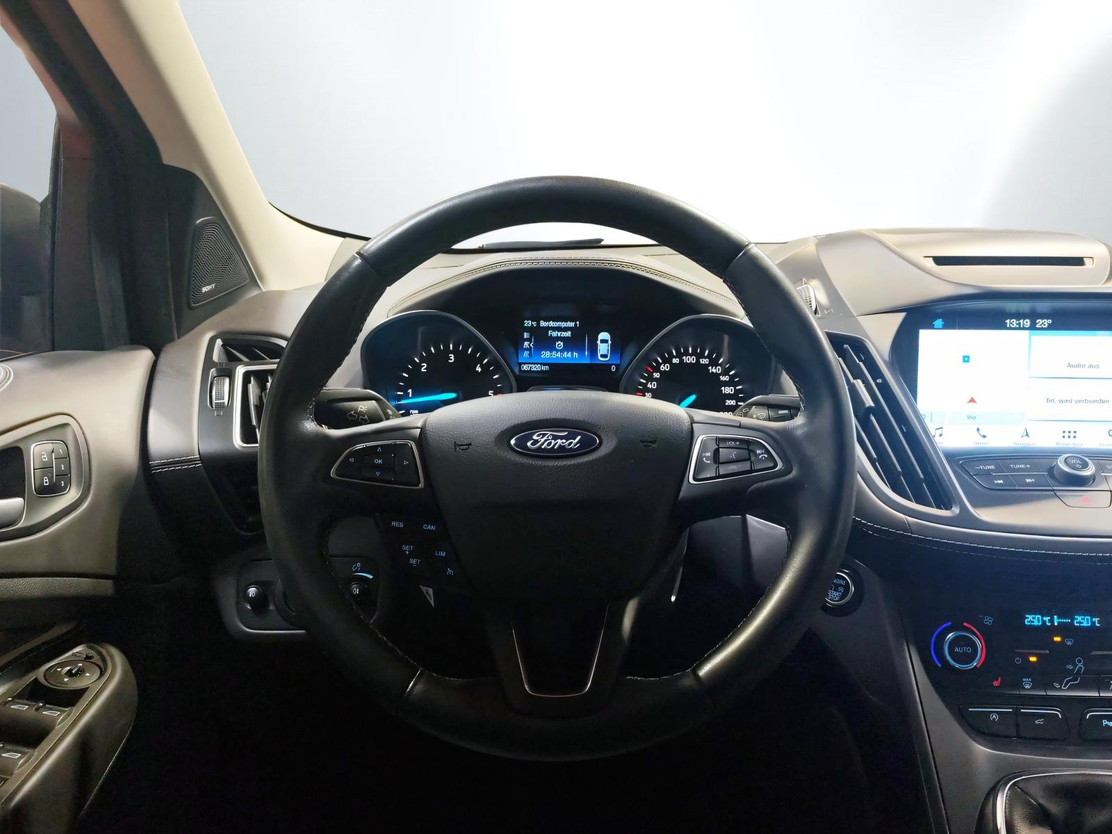 FORD Kuga 2.0 TDCi 150 Vignale-image-10