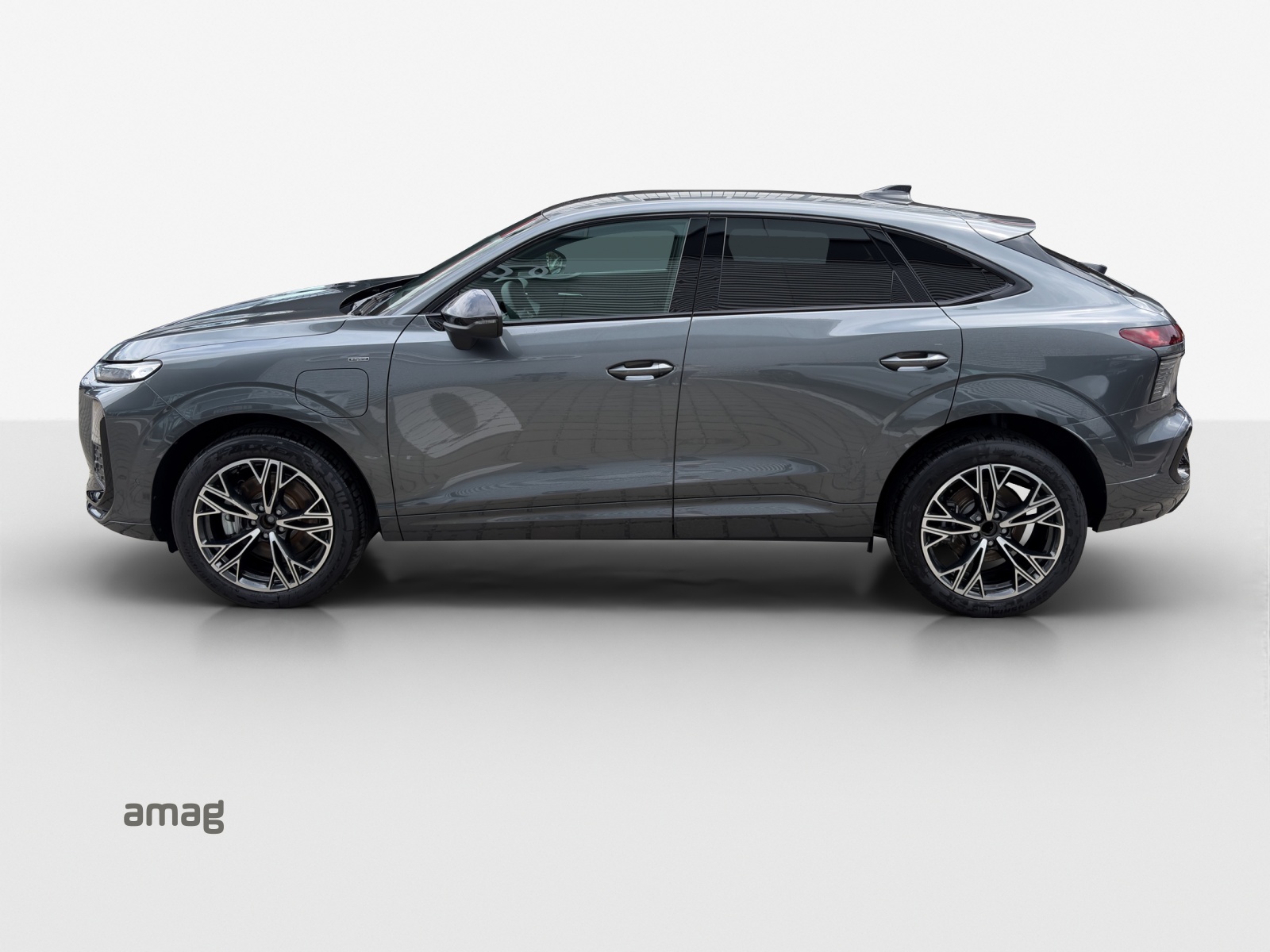 AUDI Q3 Sportback e-hybrid 200 kW S tronig-showroom-element-1