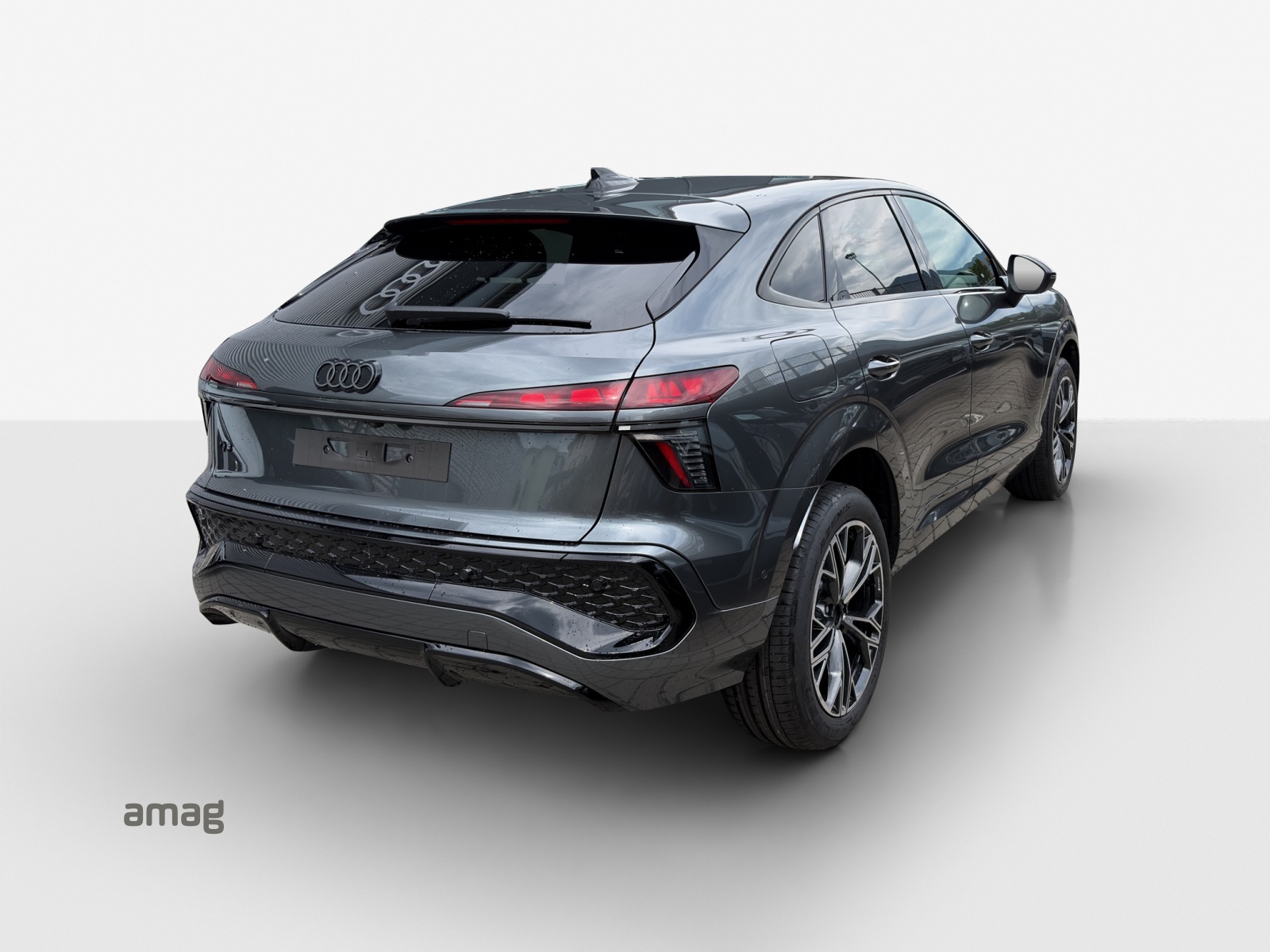 AUDI Q3 Sportback e-hybrid 200 kW S tronig-image-4
