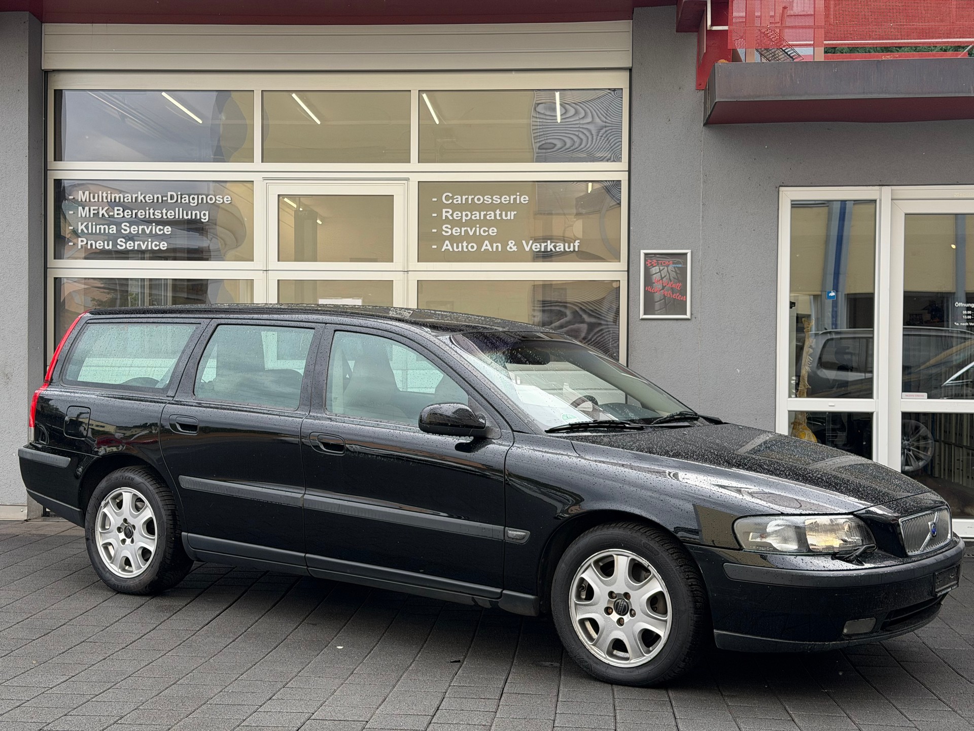 VOLVO Volvo V70 T5*Unikat*Frisch ab MFK&Service*8-Fach Räder*250PS*Schiebedach*-image-4