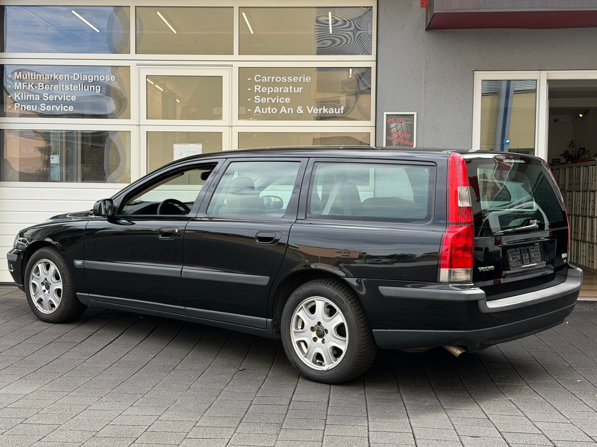 VOLVO Volvo V70 T5*Unikat*Frisch ab MFK&Service*8-Fach Räder*250PS*Schiebedach*-image-6