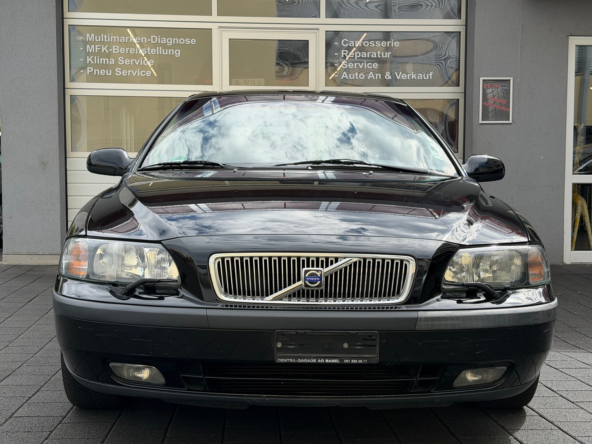 VOLVO Volvo V70 T5*Unikat*Frisch ab MFK&Service*8-Fach Räder*250PS*Schiebedach*-image-2