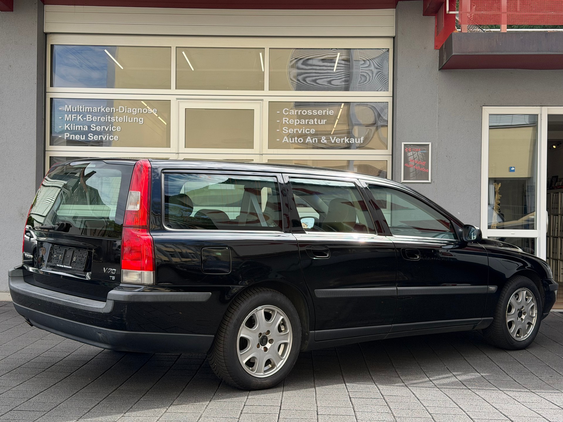 VOLVO Volvo V70 T5*Unikat*Frisch ab MFK&Service*8-Fach Räder*250PS*Schiebedach*-image-8