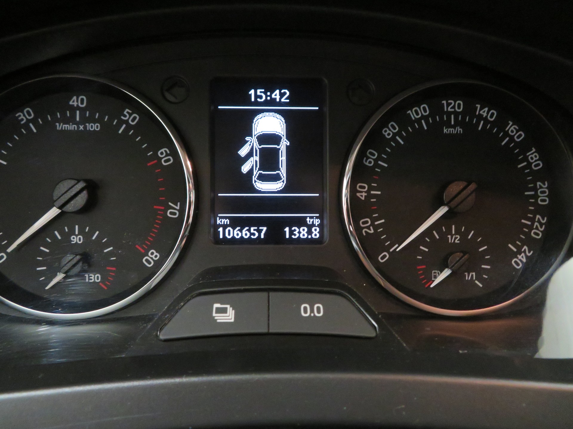 SKODA 1.4 TSI Elegance DSG-image-4