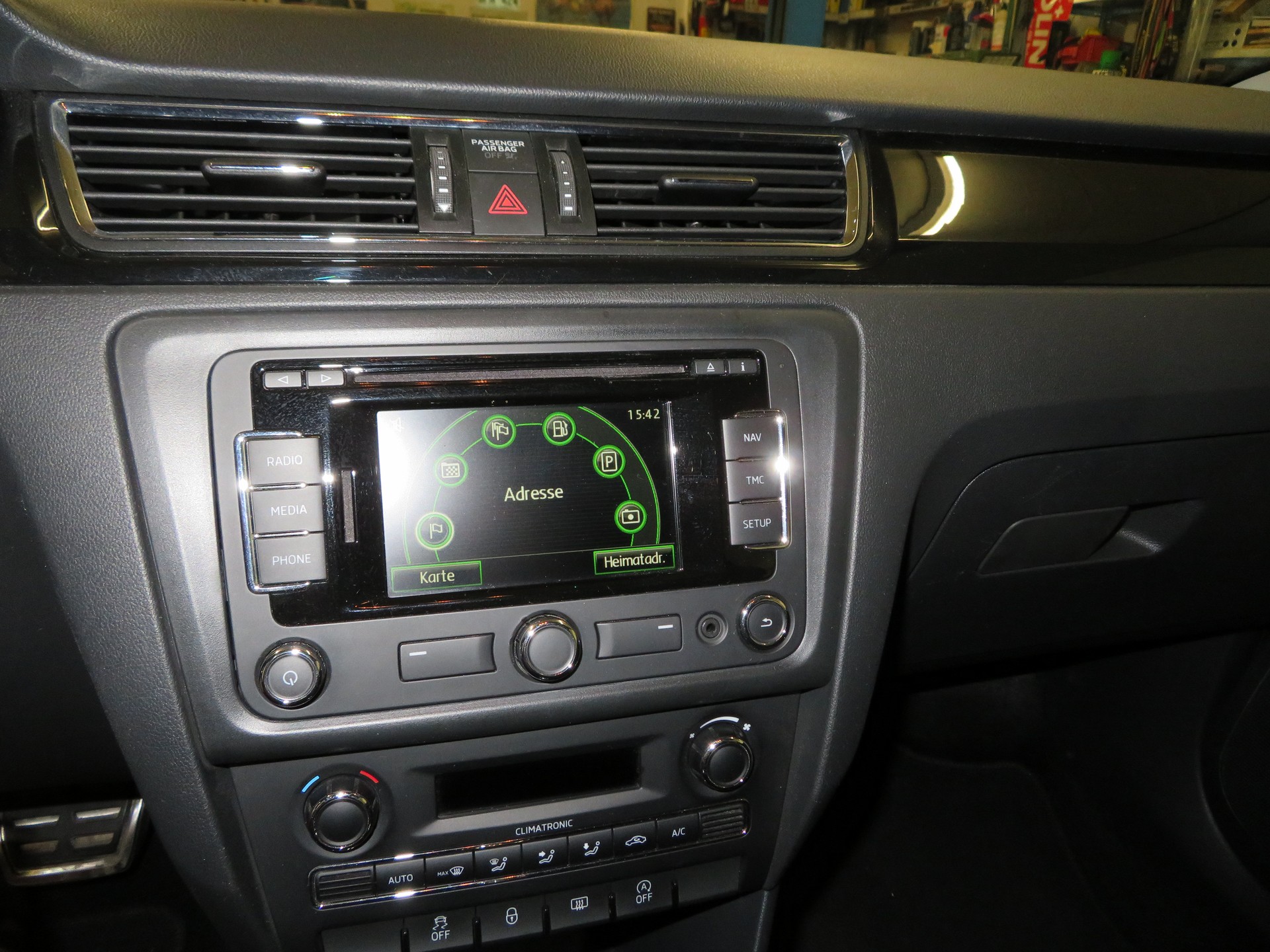 SKODA 1.4 TSI Elegance DSG-image-5