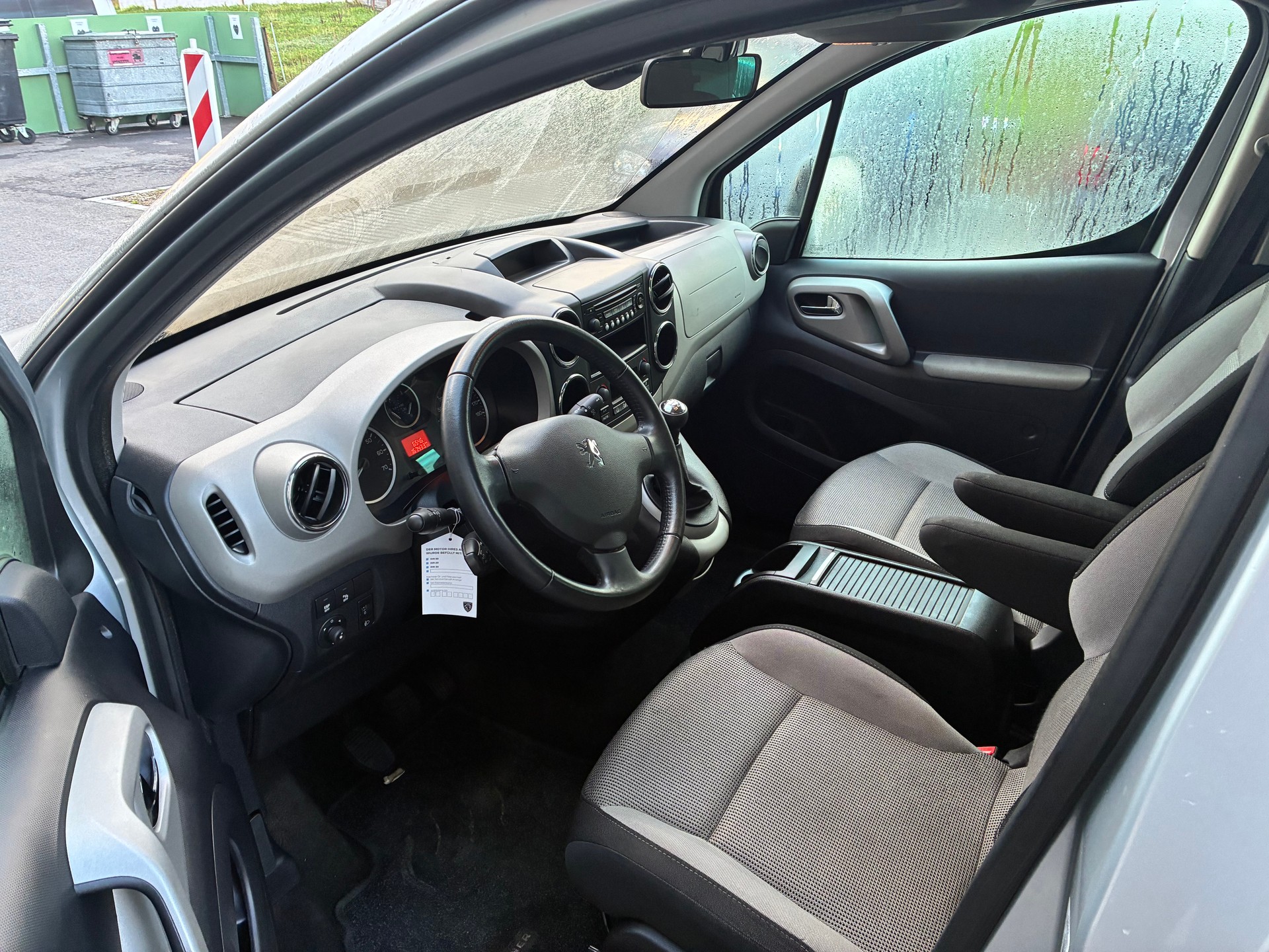 PEUGEOT Partner 1.6 HDI Outdoor-image-6