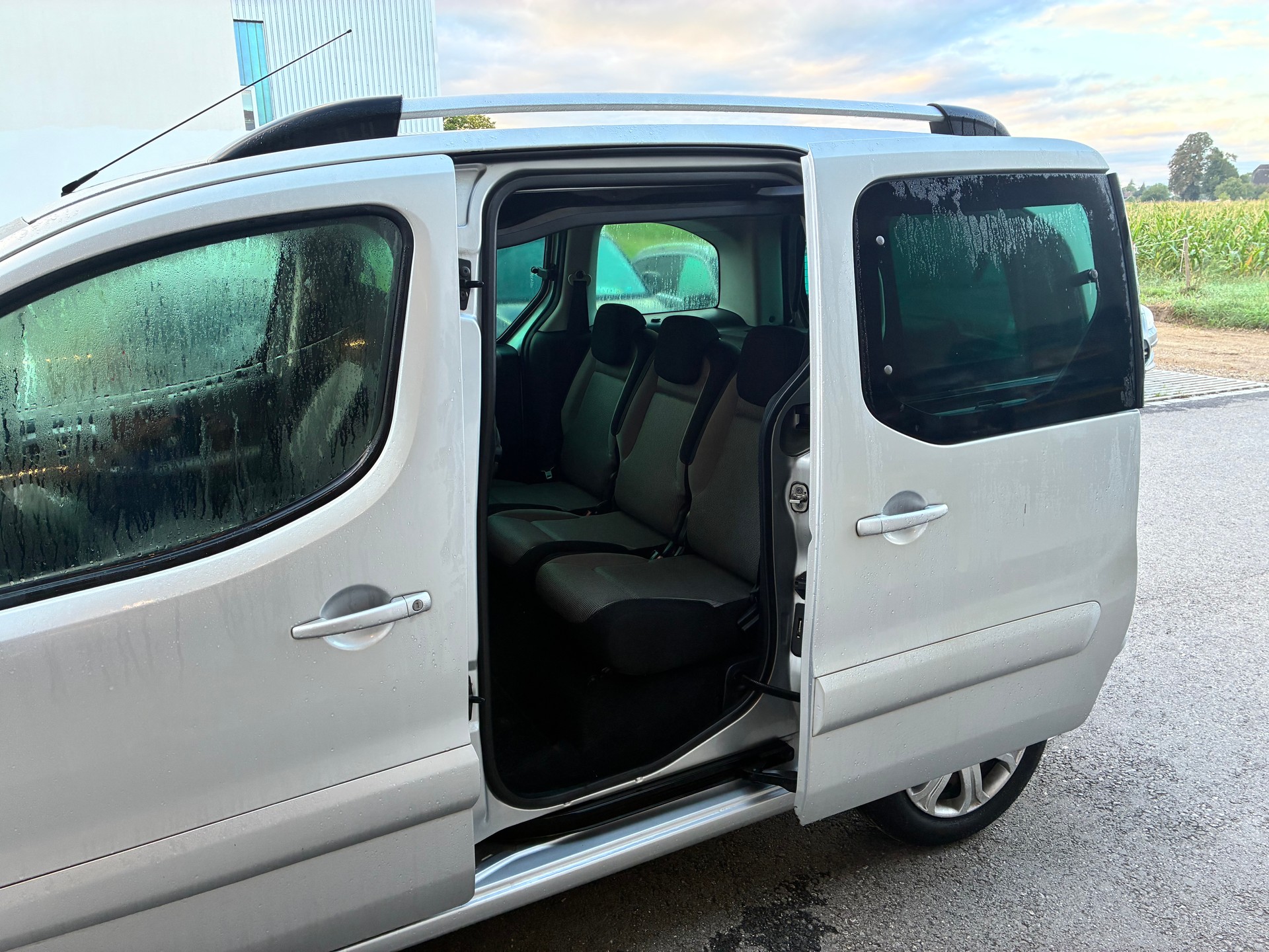 PEUGEOT Partner 1.6 HDI Outdoor-image-5